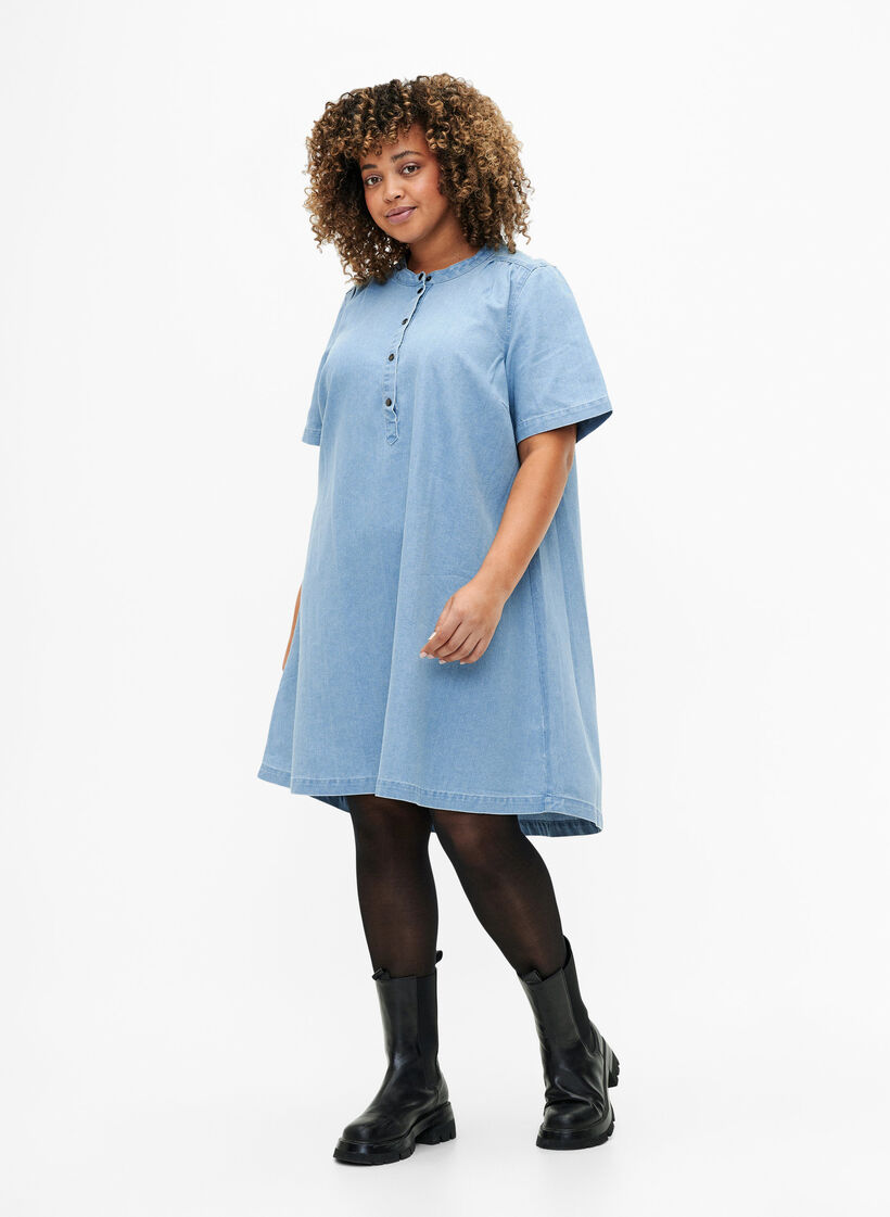 Robe en jean à manches courtes avec silhouette en A, Light blue denim, Model image number 2