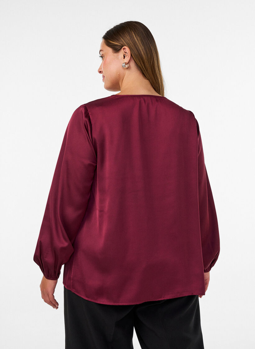 Satinbluse mit Spitzenapplikation und Perlen, Rot, Model image number 2