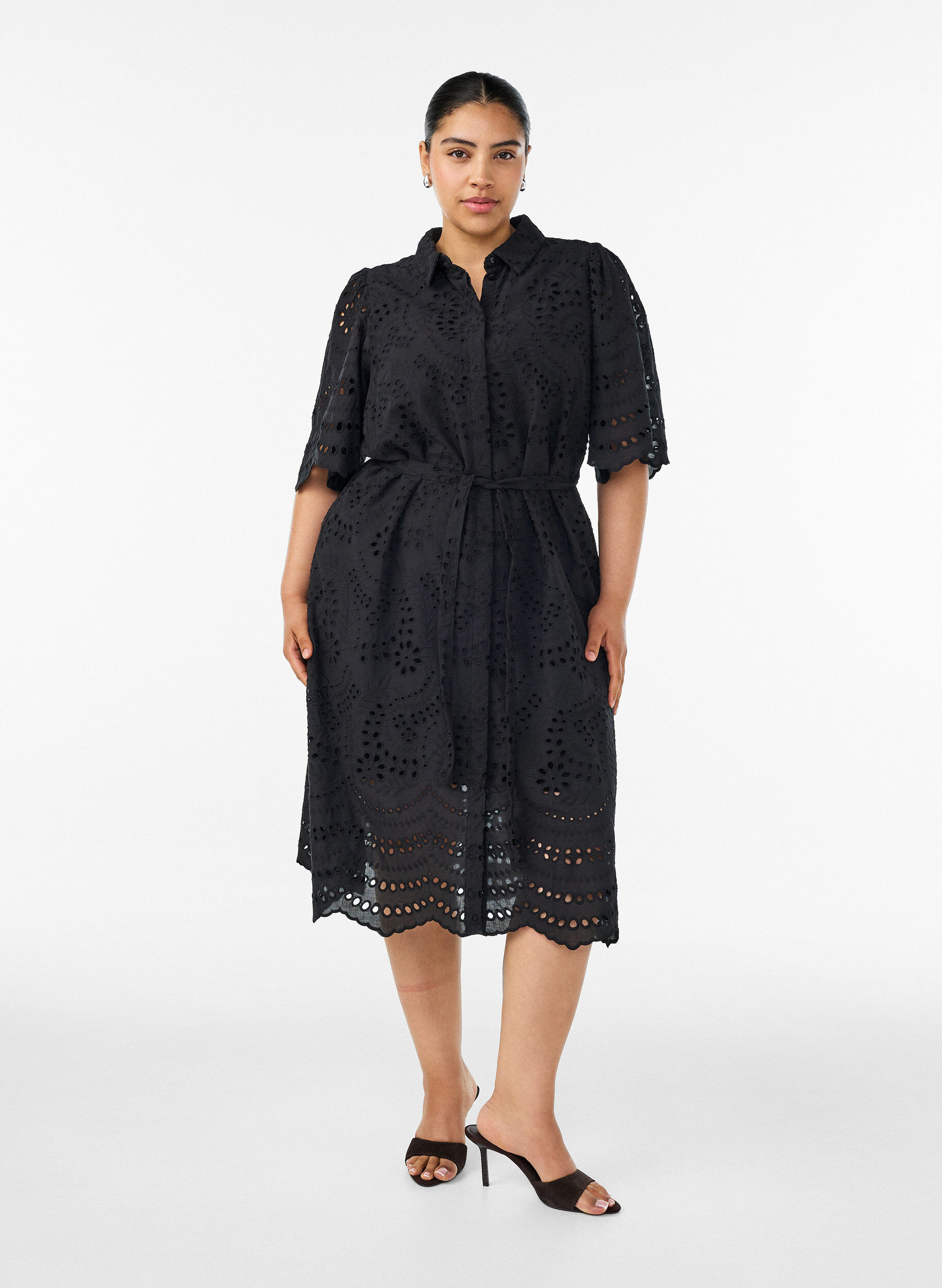 ZizziRobe chemise en broderie anglaise avec une ceinture &agrave; nouer, Noir, Model image number 1