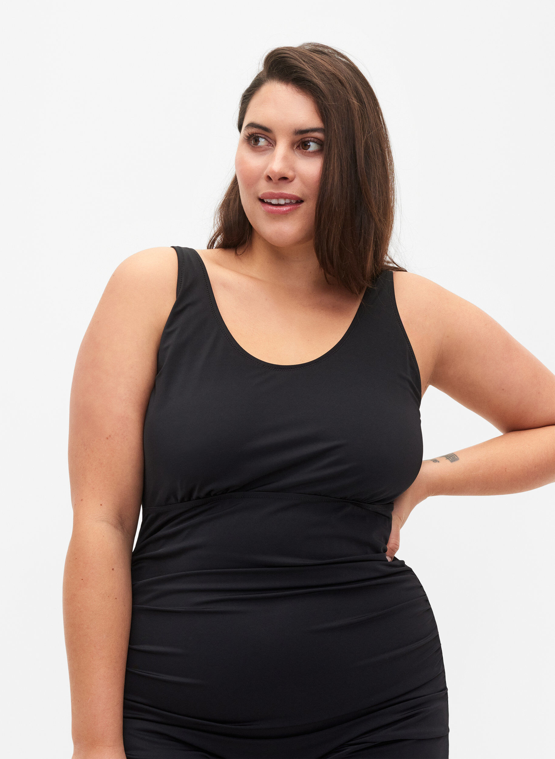 Zizzi Badeanzug mit Beinen, Schwarz, Model image number 2