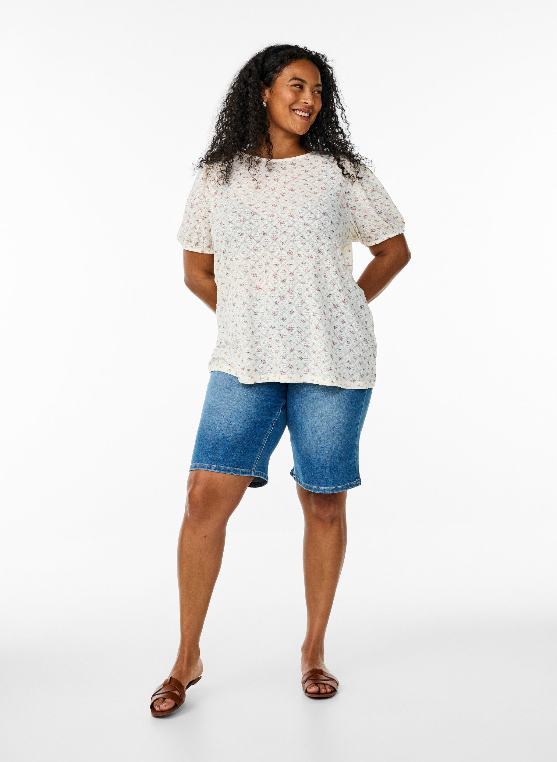 Zizzi Chemisier en jersey &agrave; manches courtes avec imprim&eacute; floral, Blanc, Model image number 1