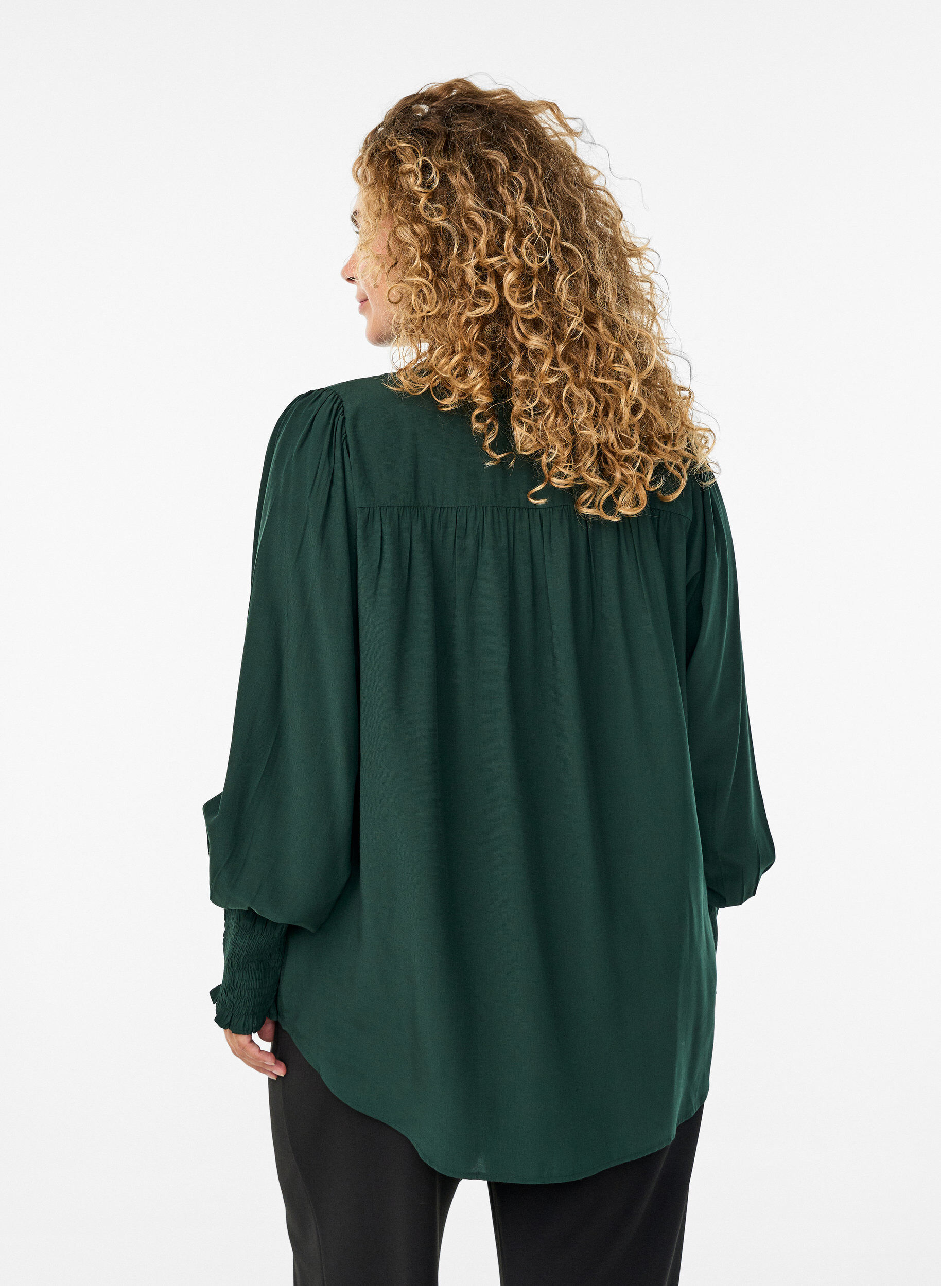 Zizzi Blouse avec col &agrave; volants et fronces, Vert fonc&eacute;, Model image number 2