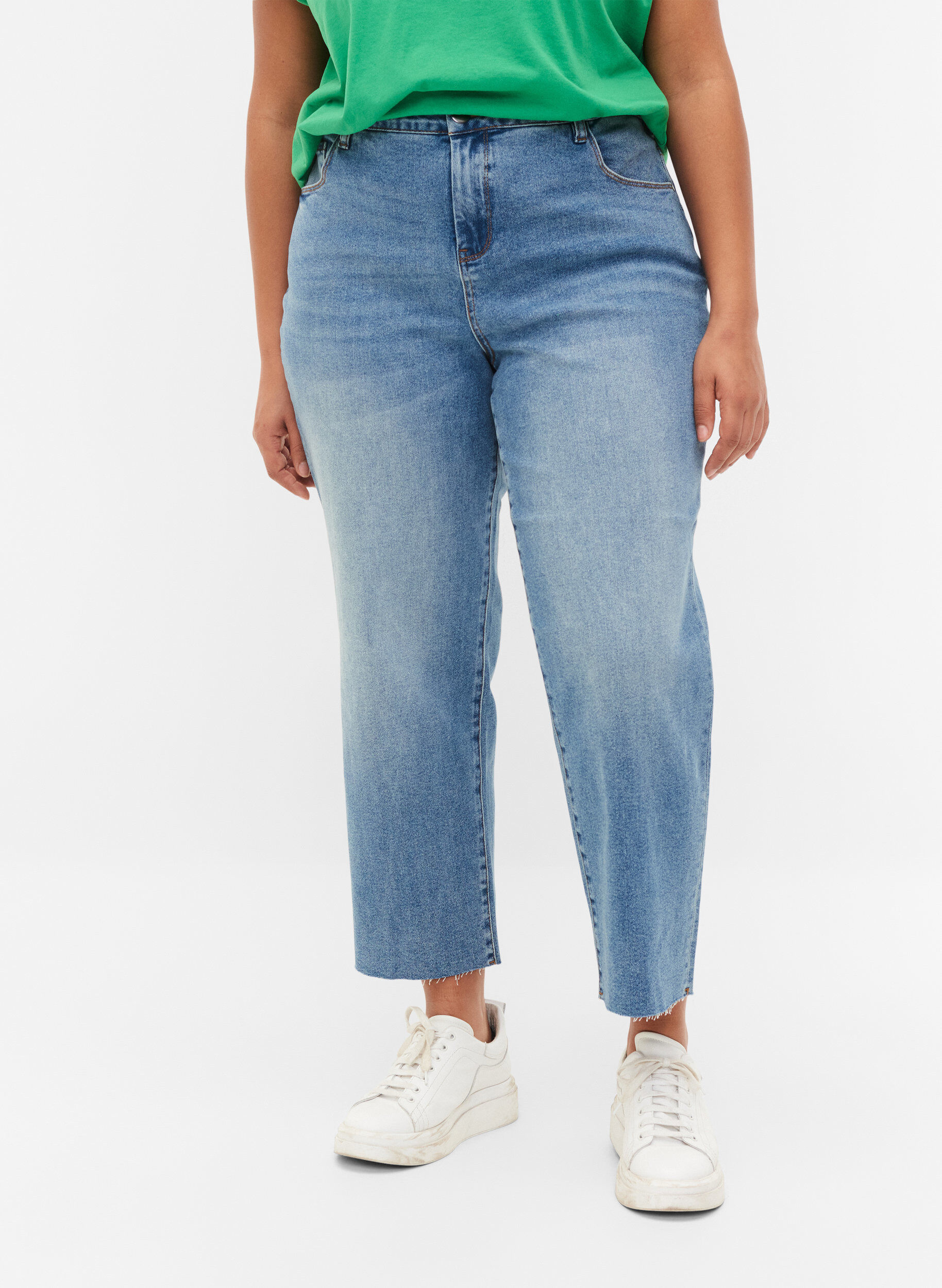 Zizzi 7/8-Jeans mit Fransensaum und hoher Taille, Blau, Model image number 3