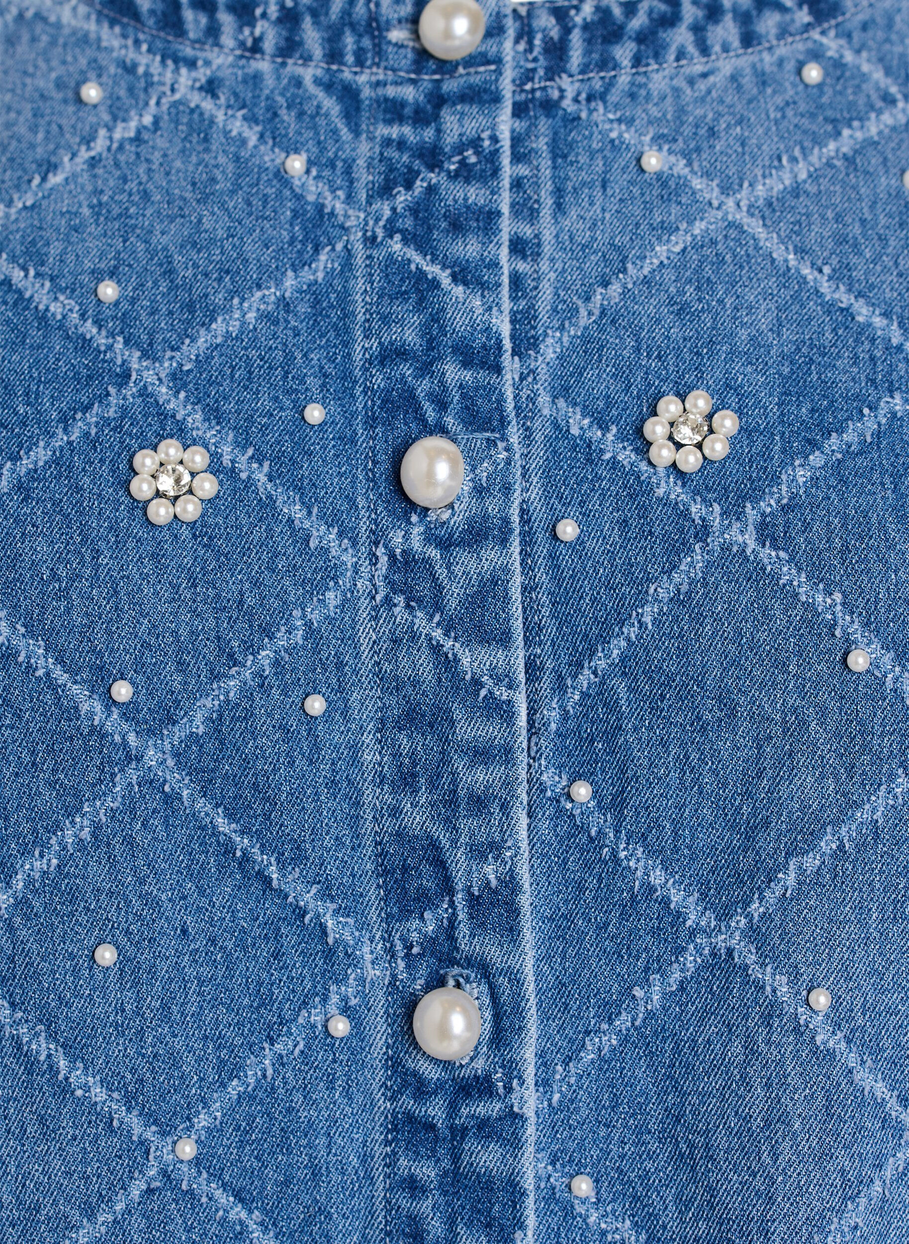 Zizzi Jeanshemd mit Destroyed-Muster und Perlendetails, Blau, Packshot image number 2