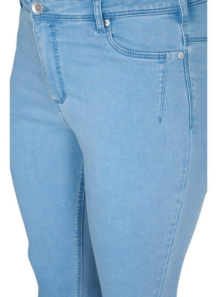 Cropped Amy Jeans mit Reißverschluss, Blau, Packshot image number 2