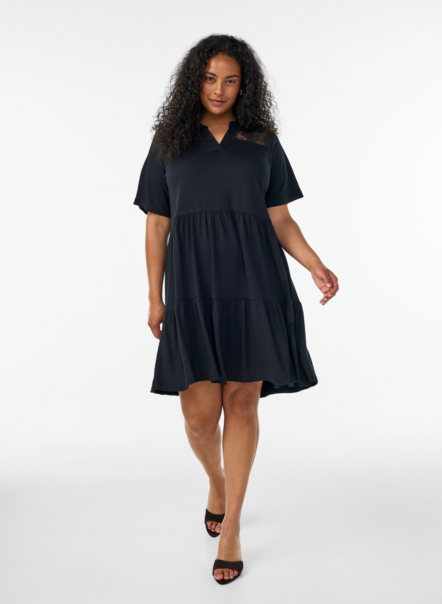 ZizziJerseykleid mit Spitzendetails und mehrlagigem Rock, Schwarz, Model image number 1