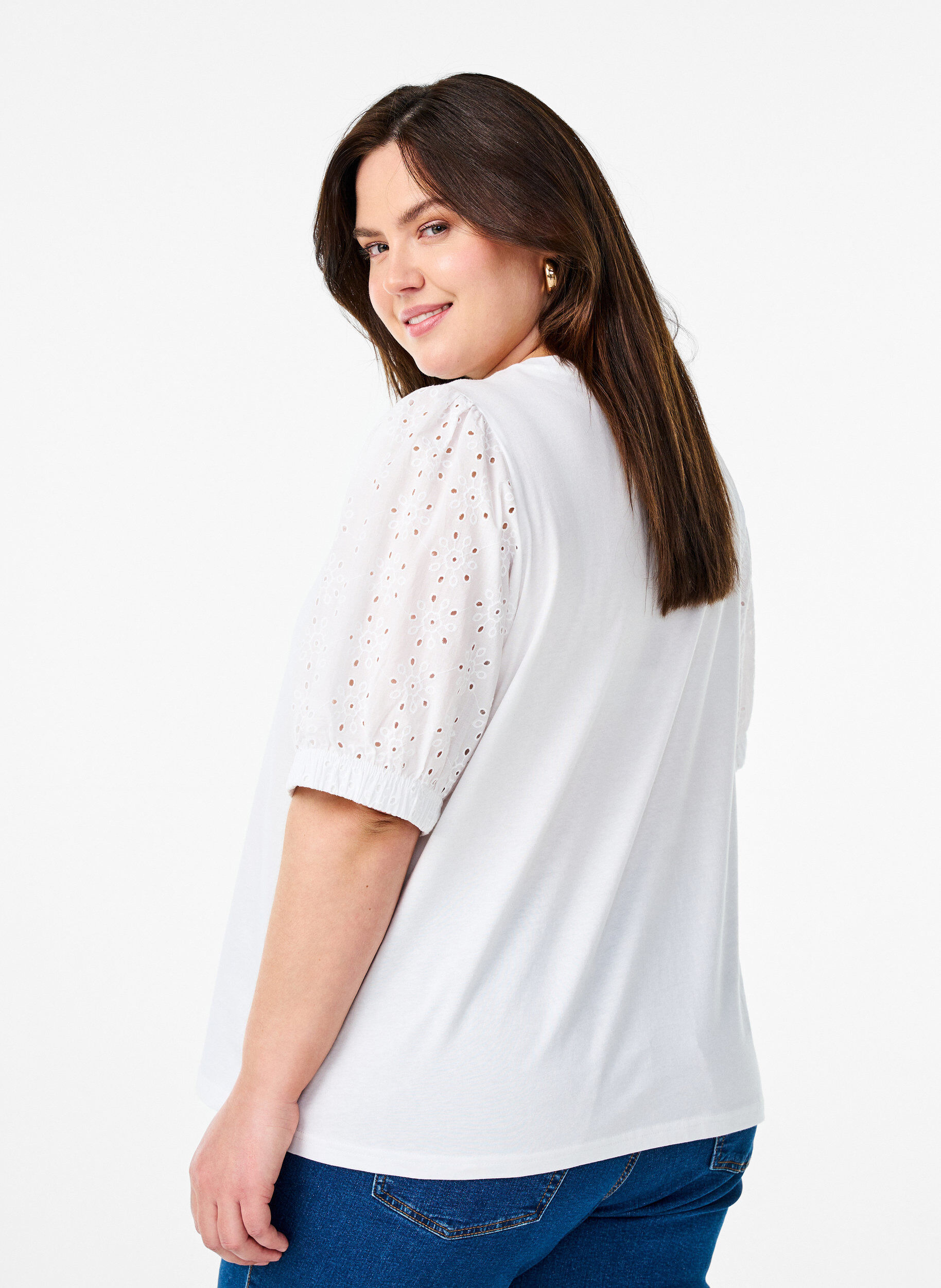 Zizzi T-shirt avec des manches en broderie anglaise, Blanc, Model image number 2