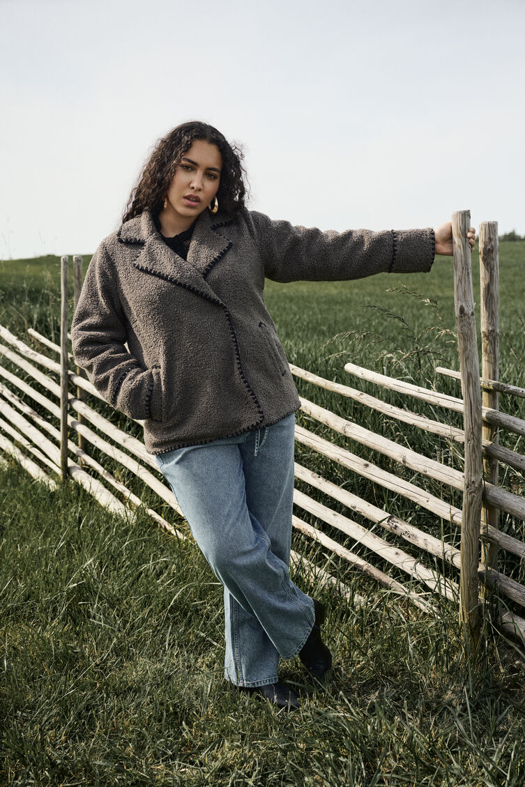 Jacke mit Details, , Model