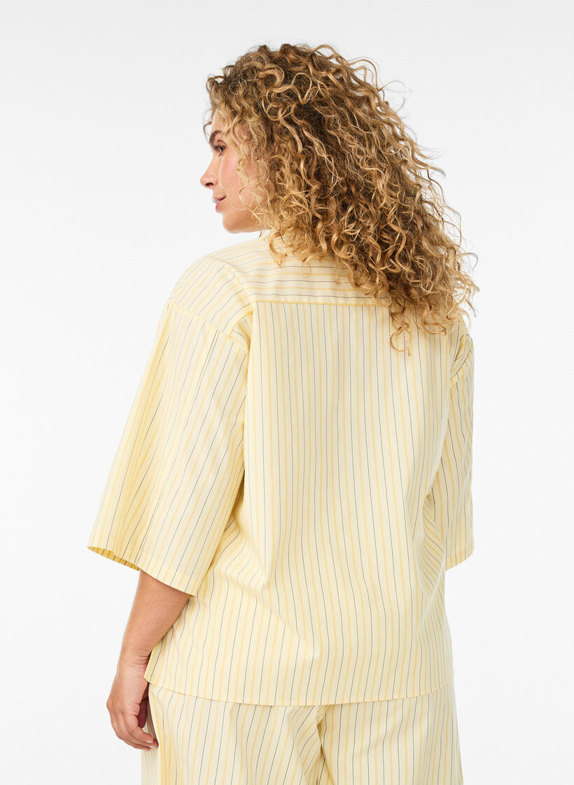 Blouse ray&eacute;e &agrave; coupe ample, Jaune clair, Model image number 2