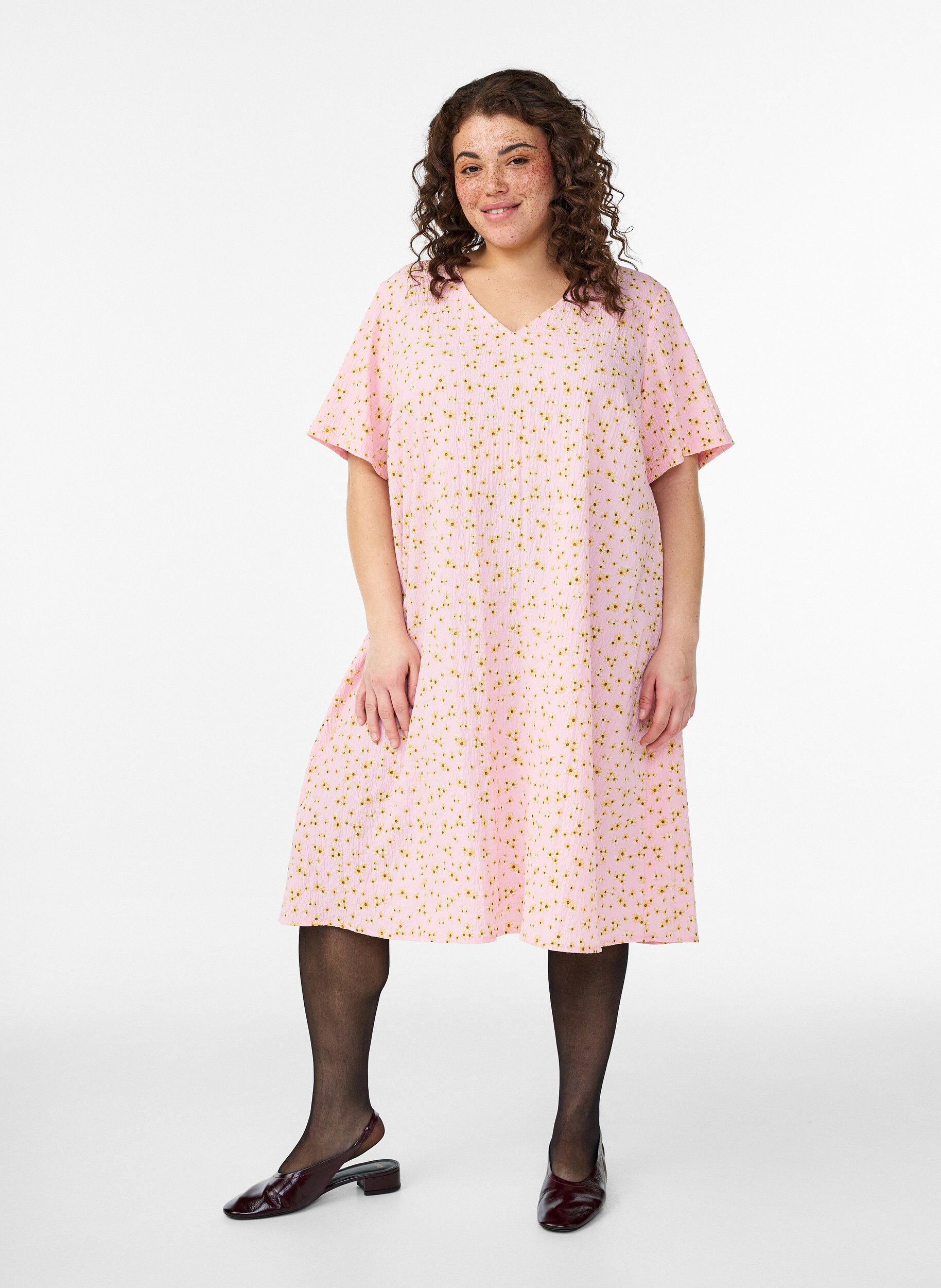 Robe &agrave; manches courtes avec col en V, Rose, Model