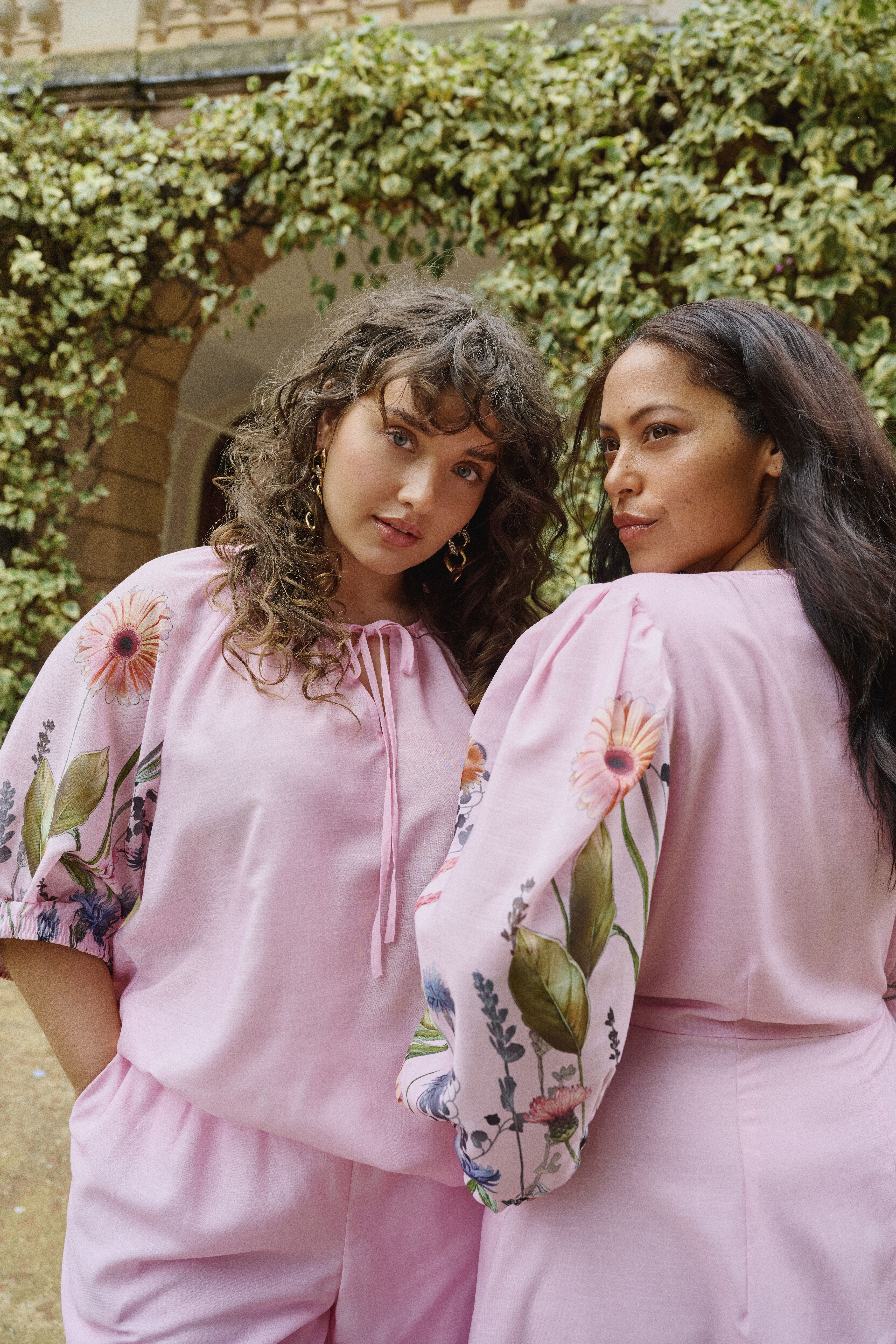 Zizzi Gebl&uuml;mte Details, , Model