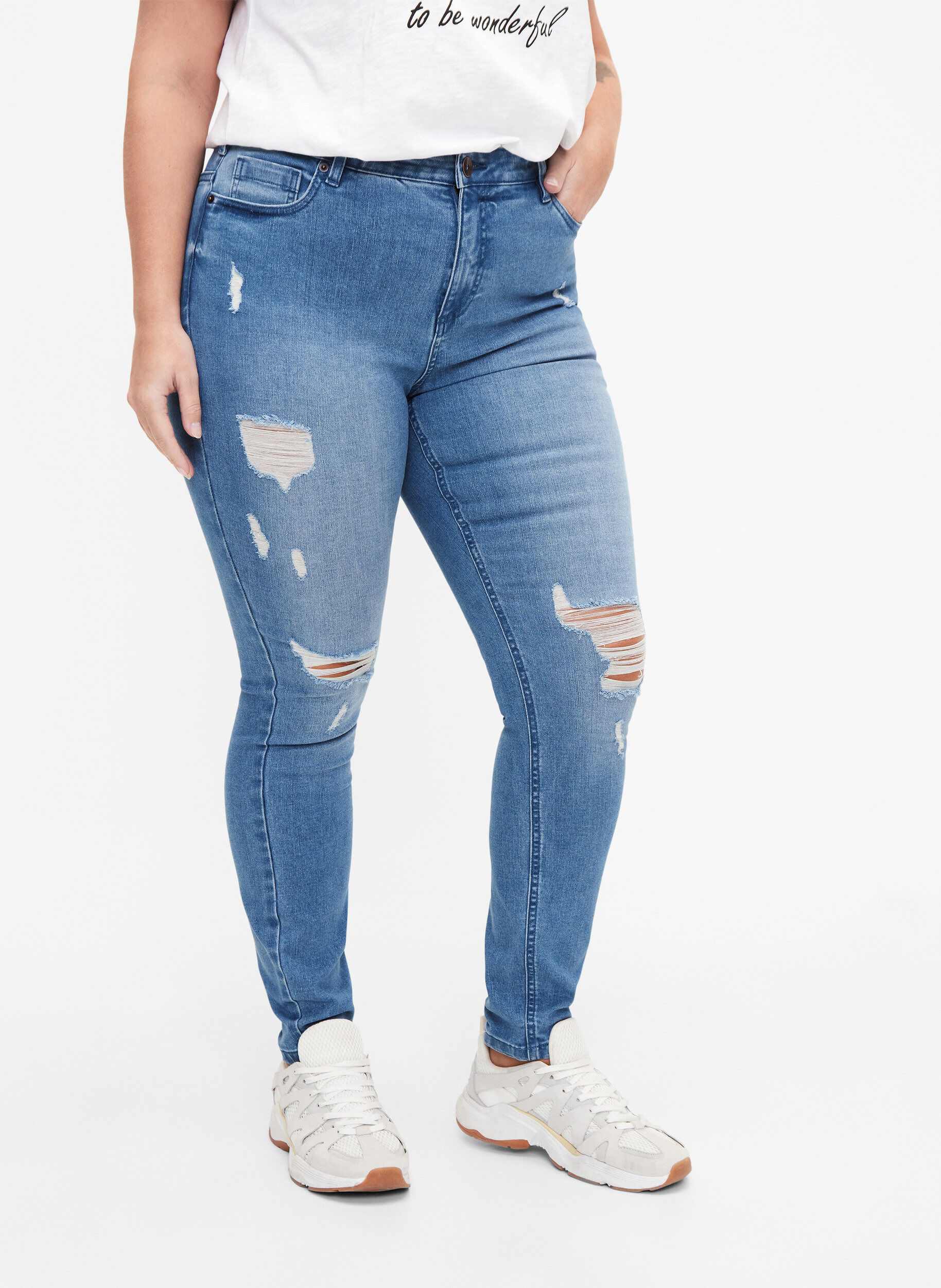 Zizzi Amy-Jeans mit superschmaler Passform und gerippten Details, Blau, Model image number 2