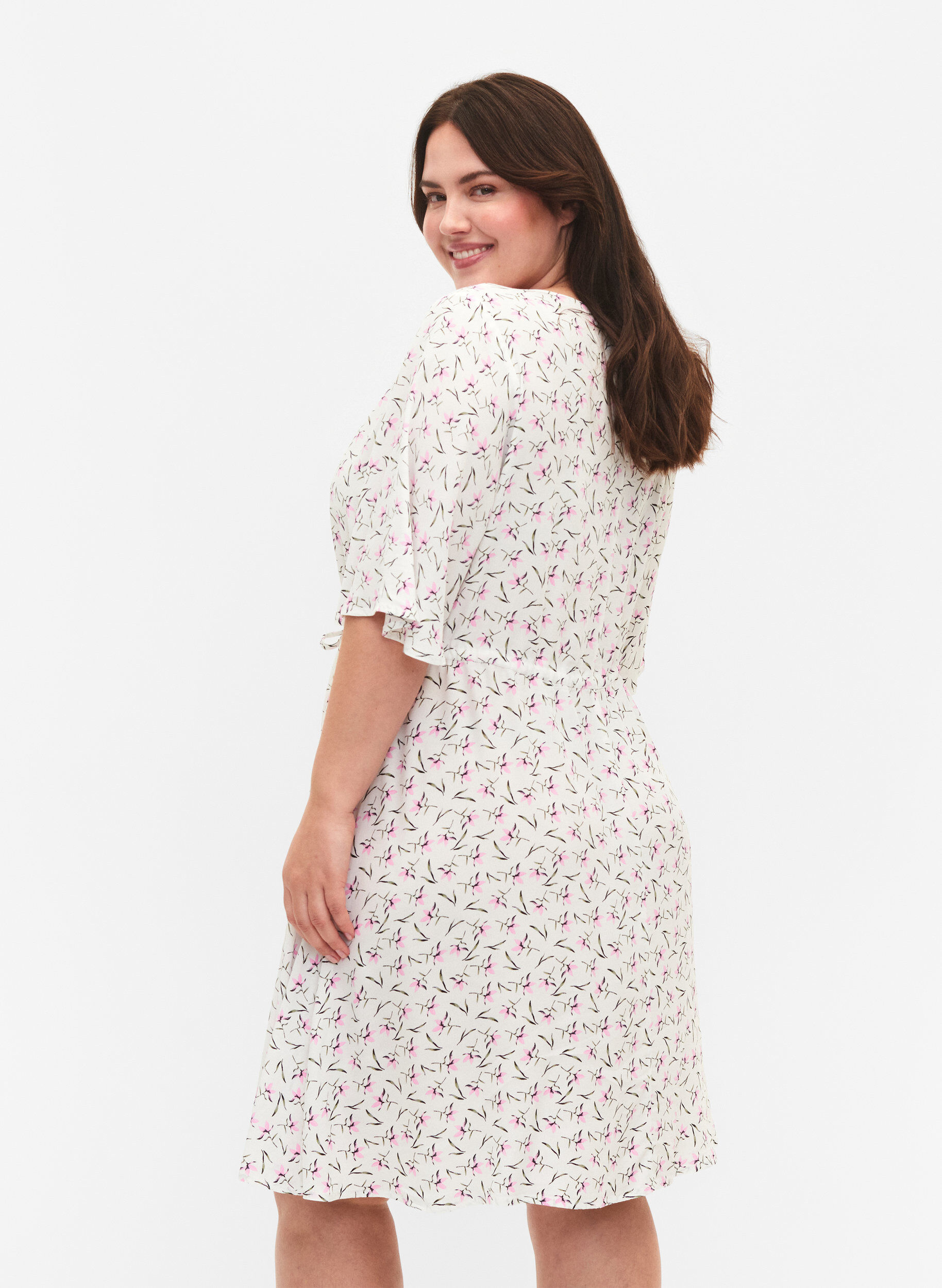 Zizzi Kleid mit 1/2 &Auml;rmeln und Blumenmuster aus Viskose, White Purple Flower, Model image number 1