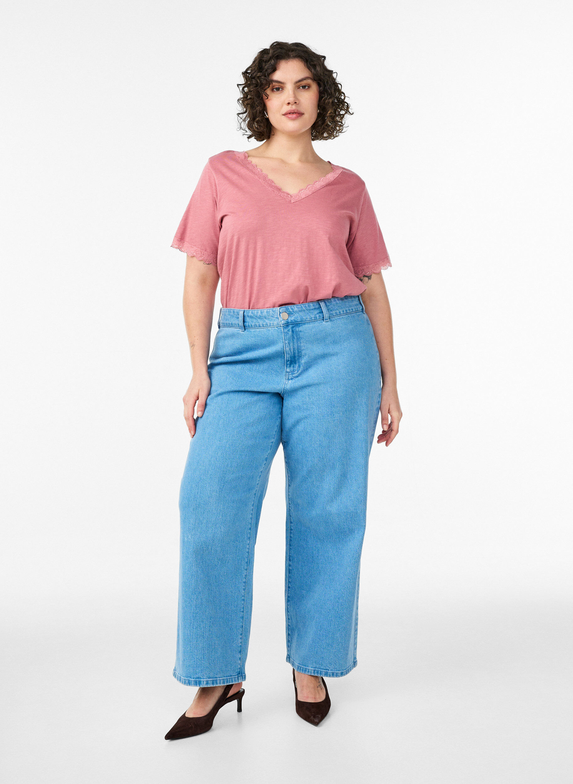 Zizzi T-shirt avec finitions en dentelle, Rose, Model image number 1