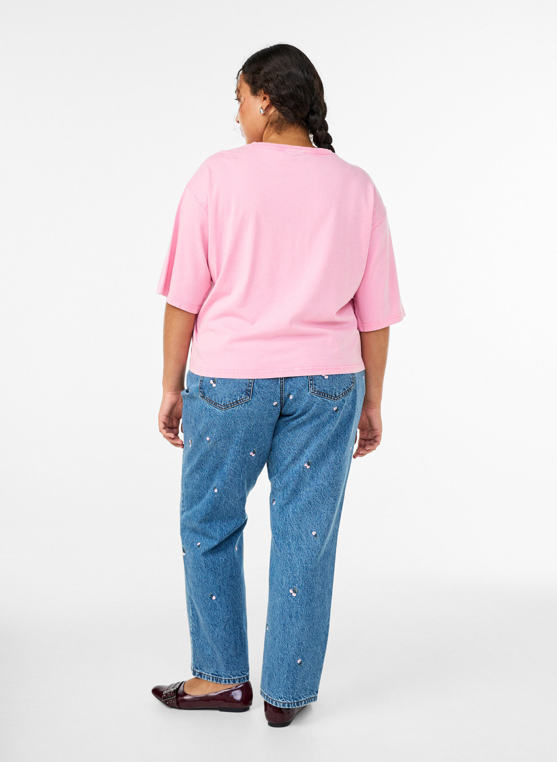 Zizzi Gemma Jeans mit hoher Taille und aufgestickten Details, Blau, Model image number 1