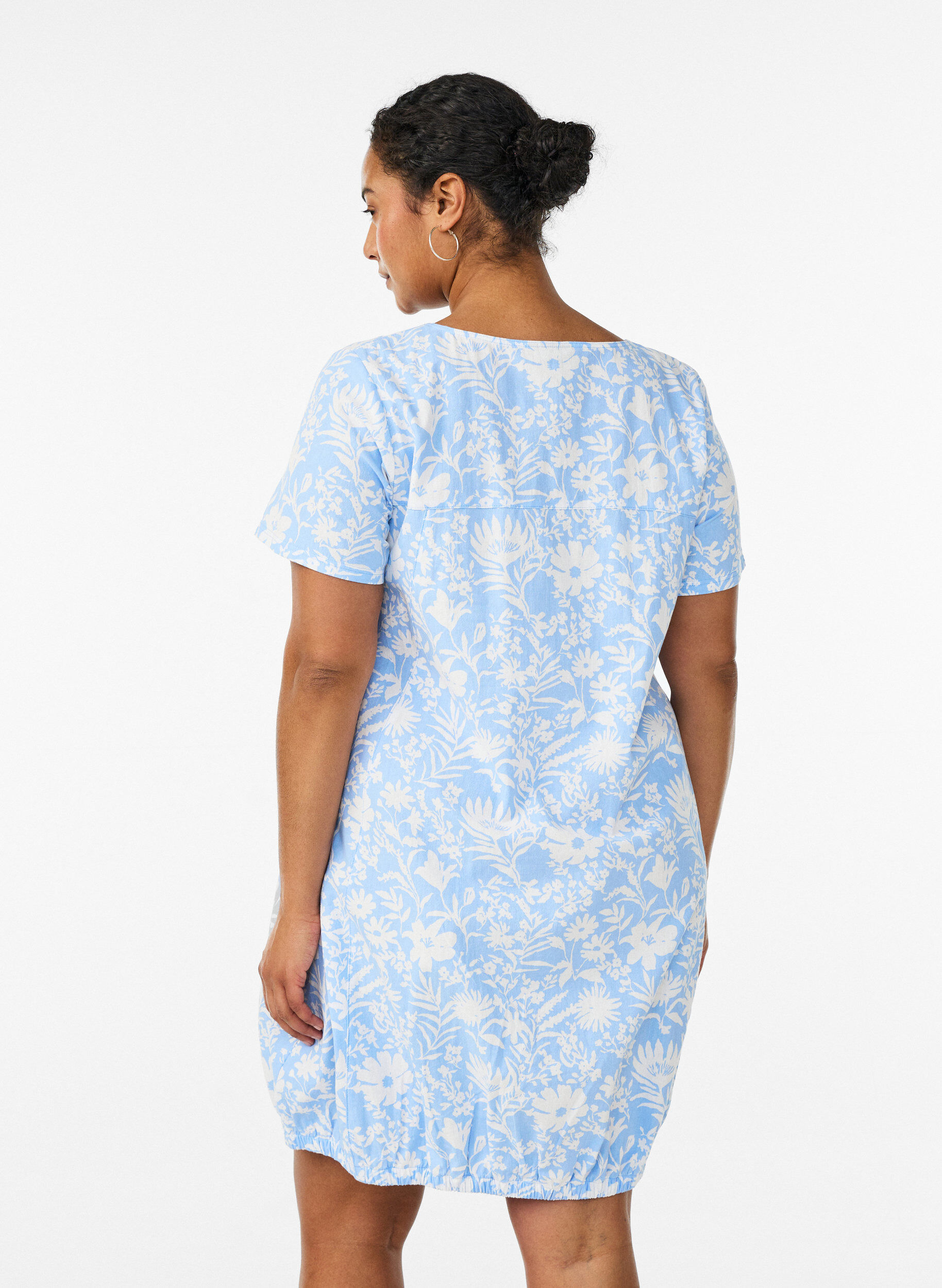 ZizziKurz&auml;rmliges Baumwollkleid mit Aufdruck, Vanille, Model image number 2