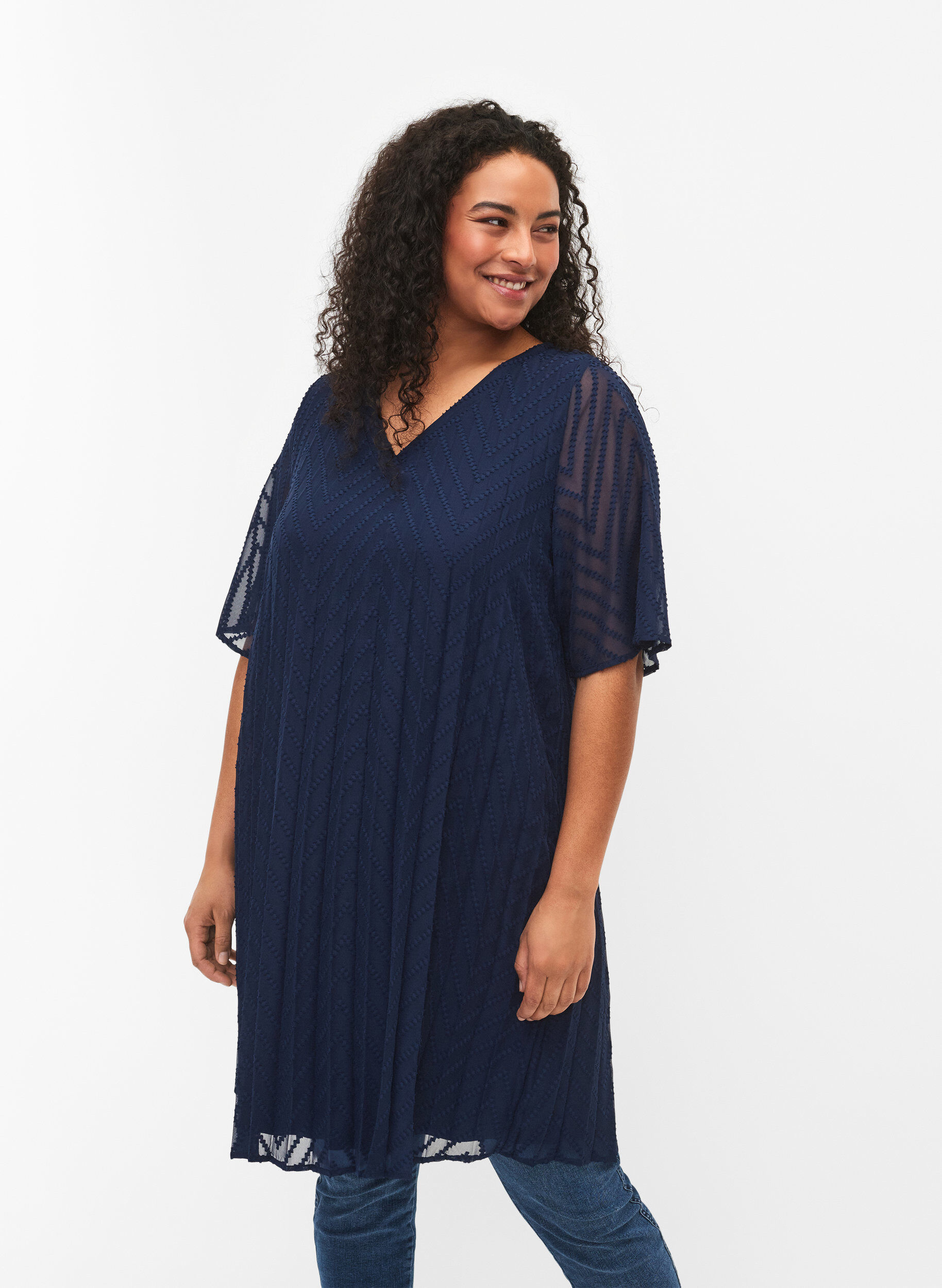 Zizzi Robe pliss&eacute;e &agrave; manches courtes, Navy Blazer, Model image number 0