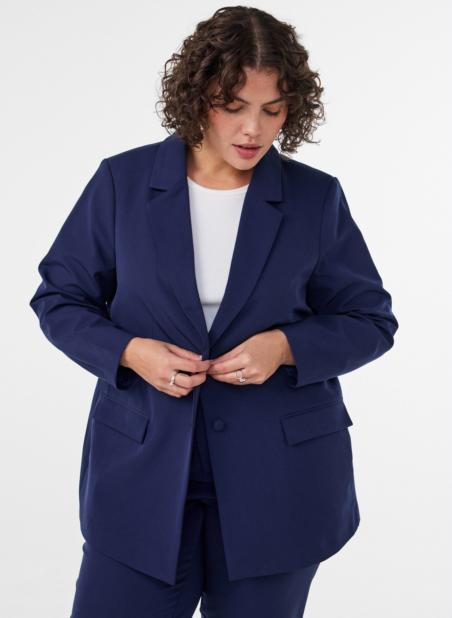 ZizziKlassischer Blazer mit Knopfverschluss, Blau, Model image number 0