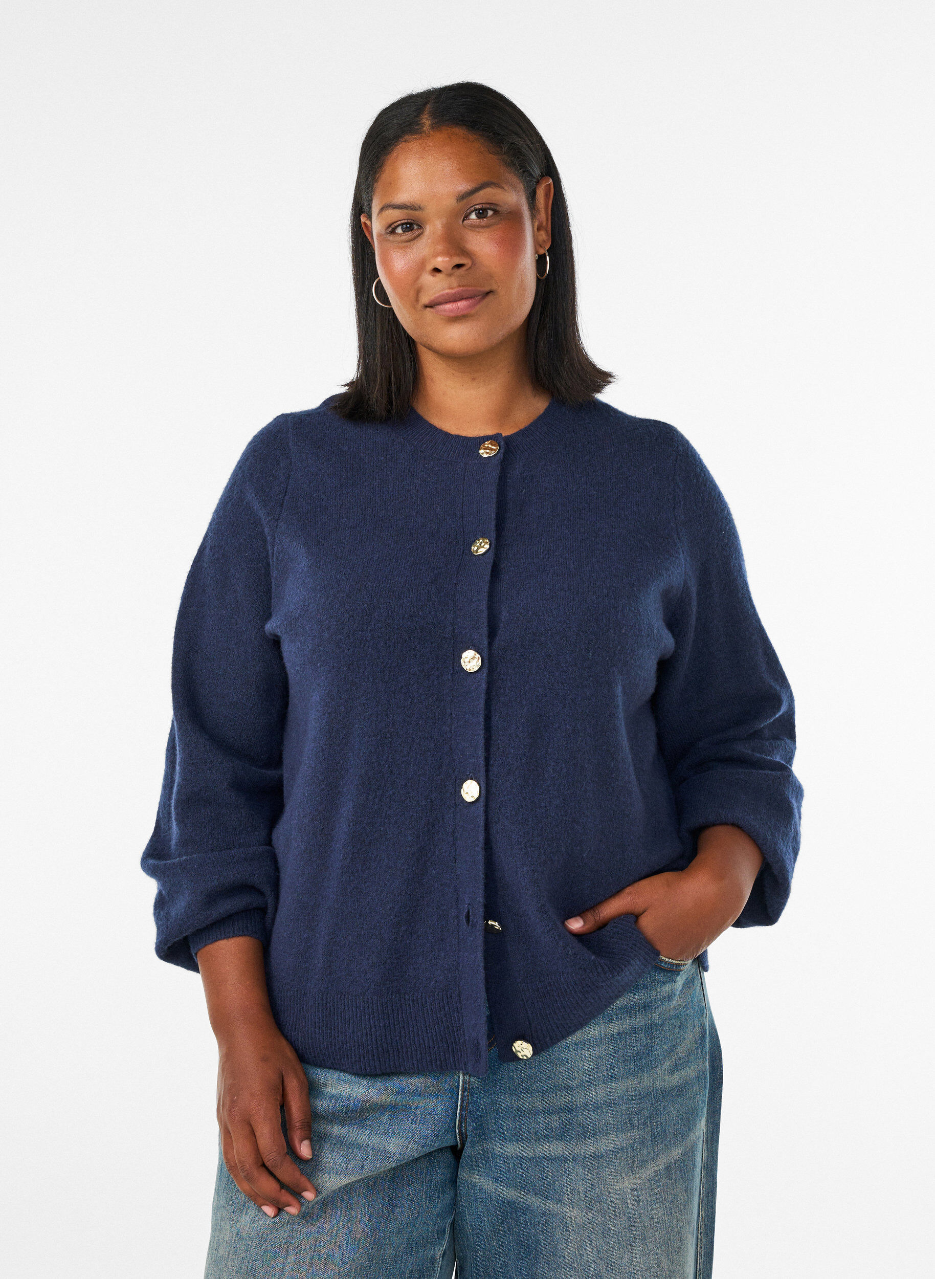 Cardigan en maille douce avec boutons dor&eacute;s, Bleu, Model