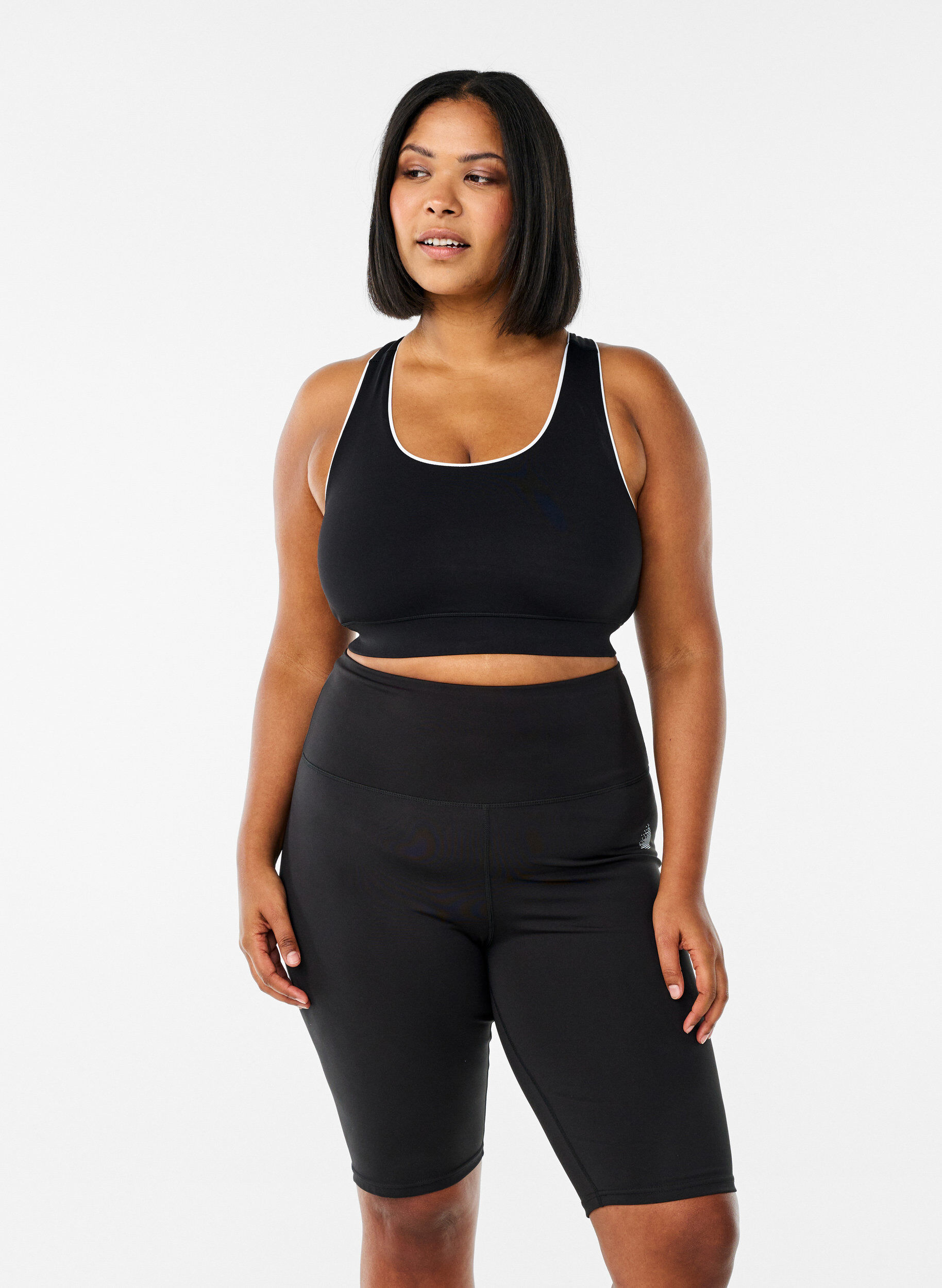 Zizzi Lange eng anliegende Trainingsshorts, Schwarz, Model image number 0