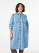Robe en jean avec imprimé cerises et poches poitrine, Bleu Clair, Model image number 0