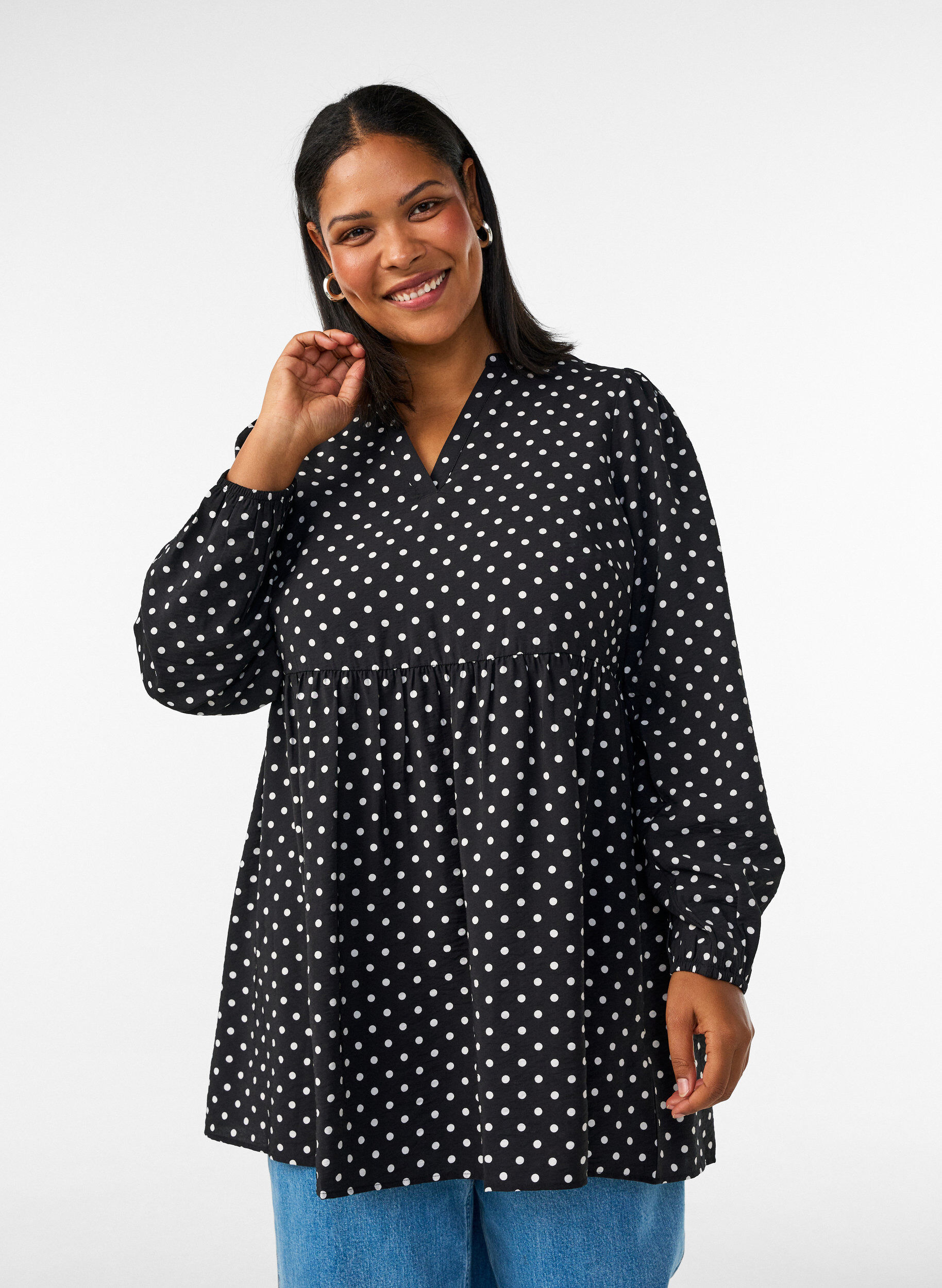 Tunique &agrave; pois avec ligne empire et coupe &eacute;vas&eacute;e, Noir, Model