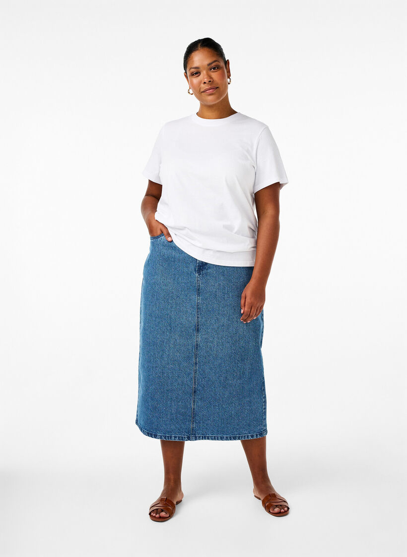 Basic-T-Shirt aus Baumwolle mit Rundhalsausschnitt, Wei&szlig;, Model