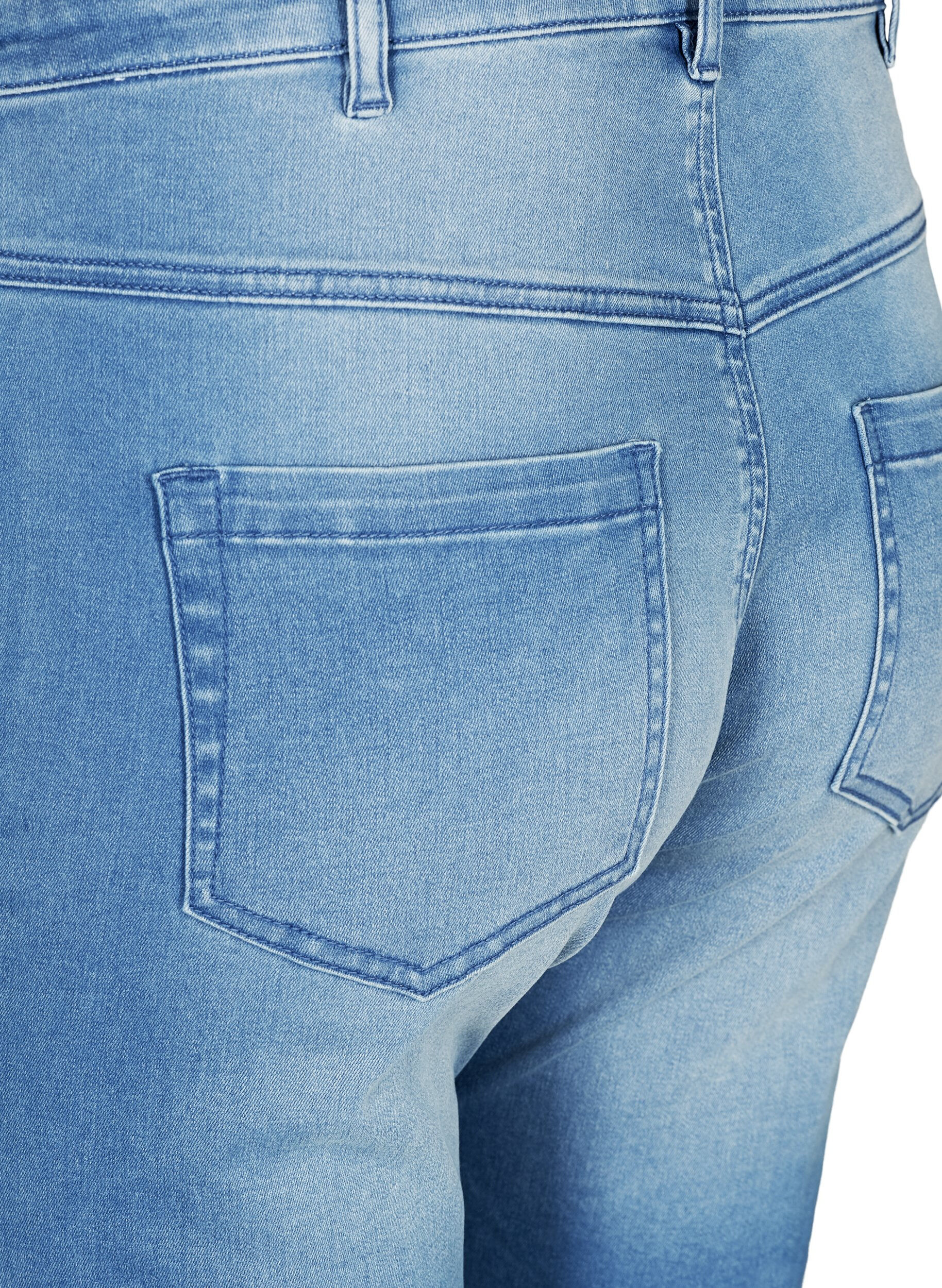 Zizzi Slim Fit Emily Shorts mit normaler Taille, Blau, Packshot image number 3