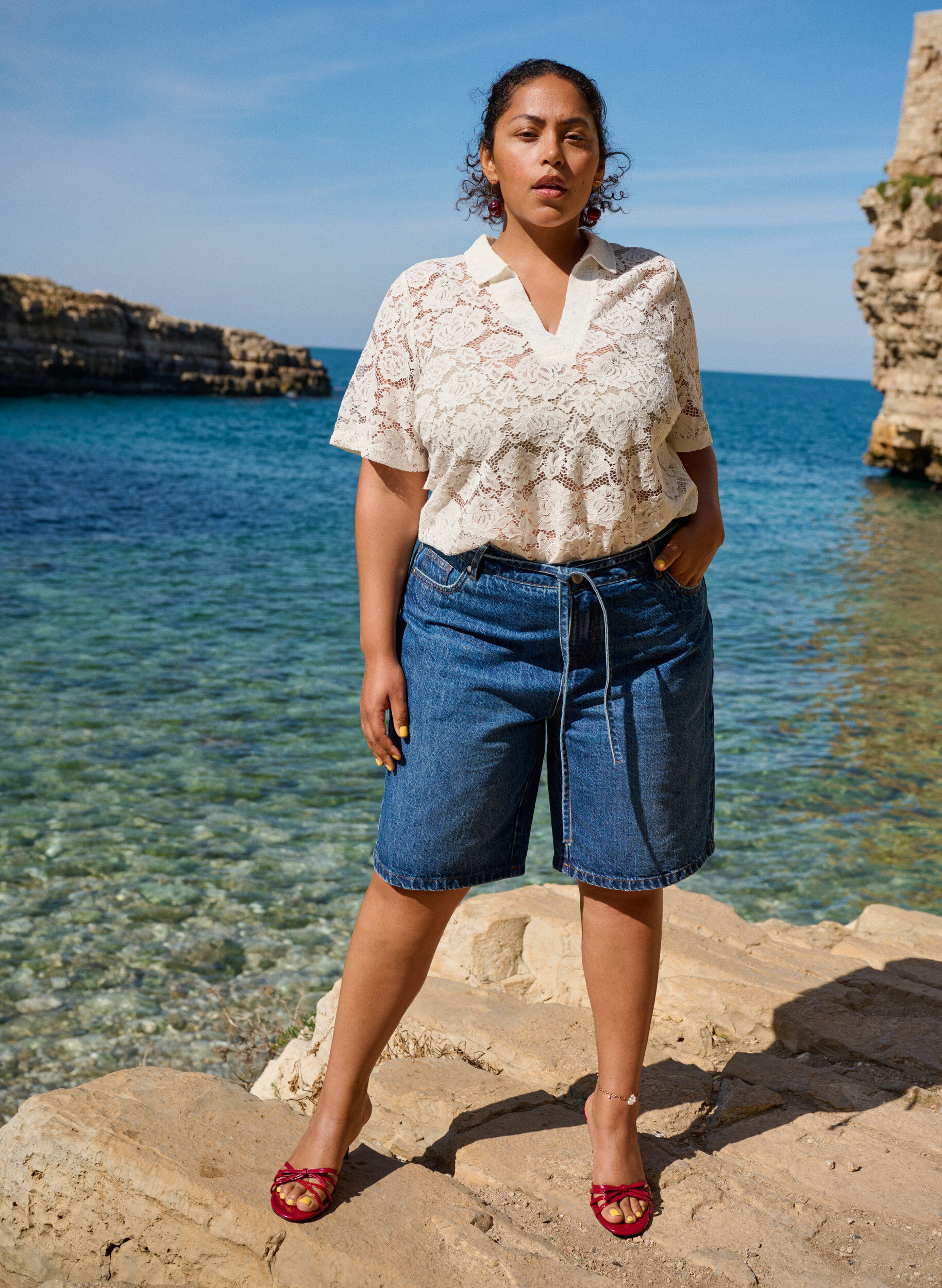 Zizzi Slim fit Jeansshorts mit Bindeg&uuml;rtel, Blau, Image image number 0