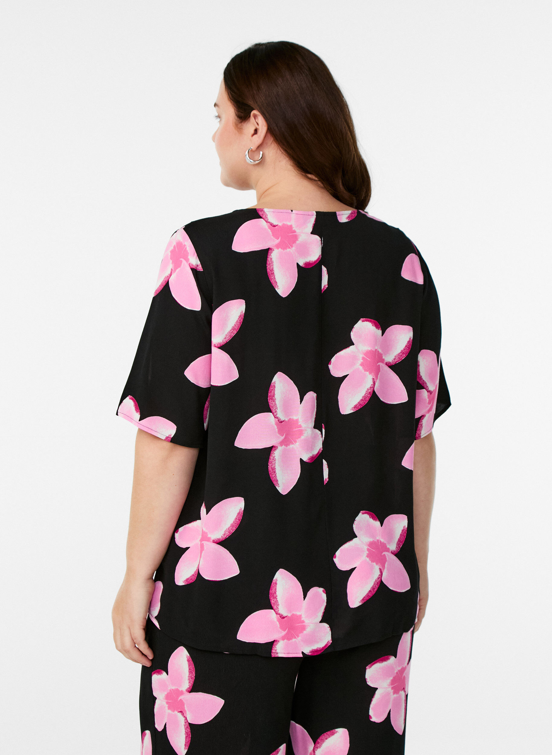Zizzi Bluse mit Druck, Schwarz, Model image number 1