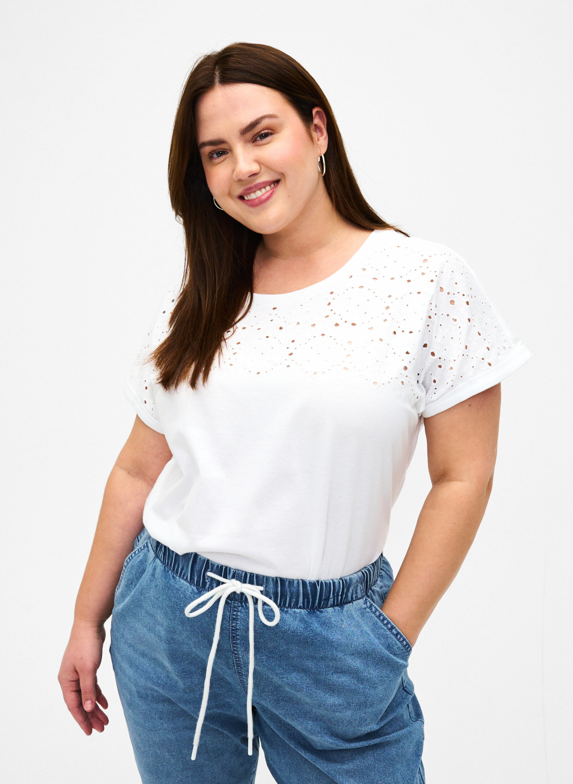 Zizzi T-Shirt aus Bio-Baumwolle mit Lochstickerei, Bright White, Model image number 0