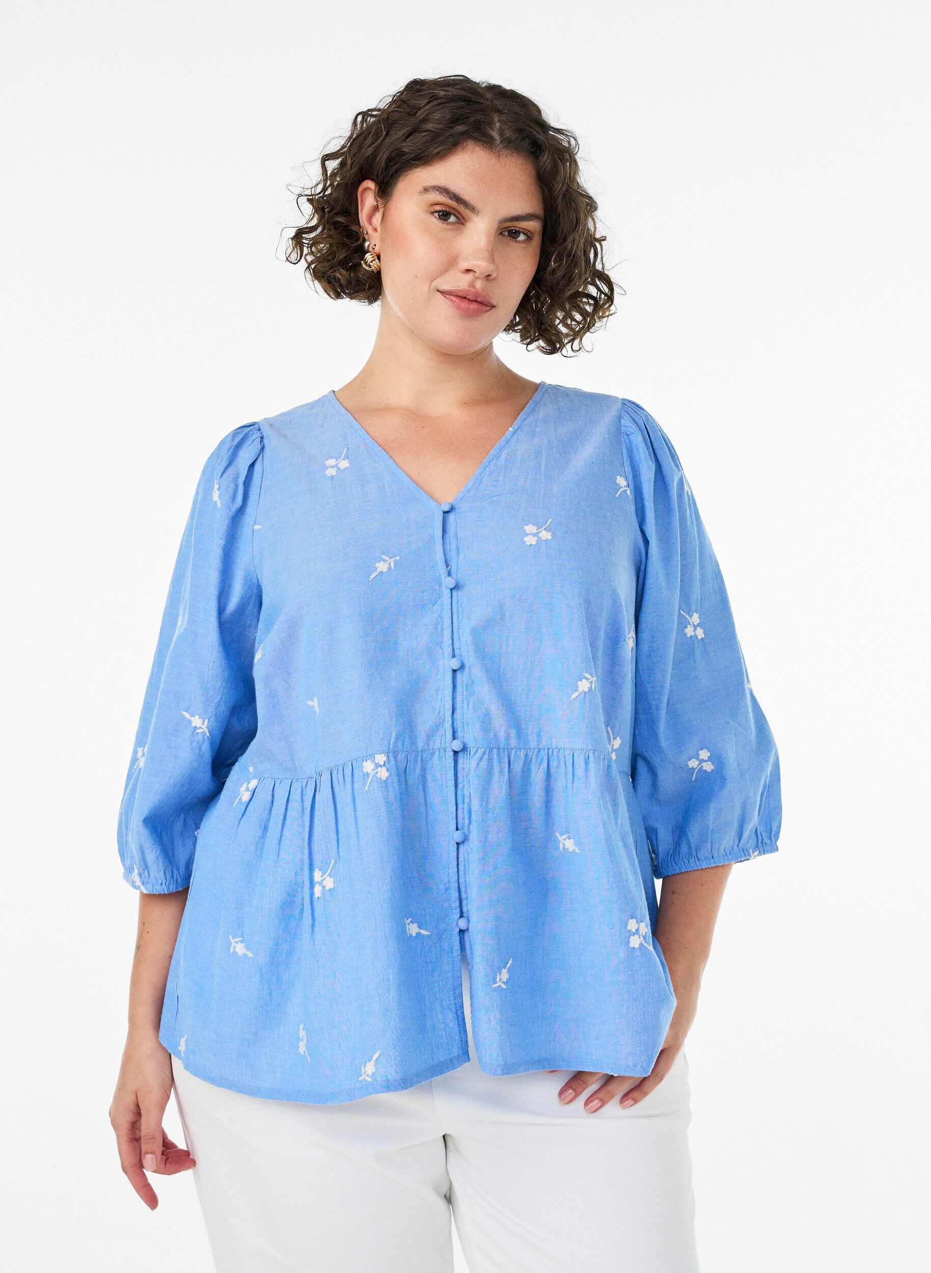 ZizziBluse aus Baumwolle mit gestickten Blumen und Knopfverschluss, Blau, Model image number 0