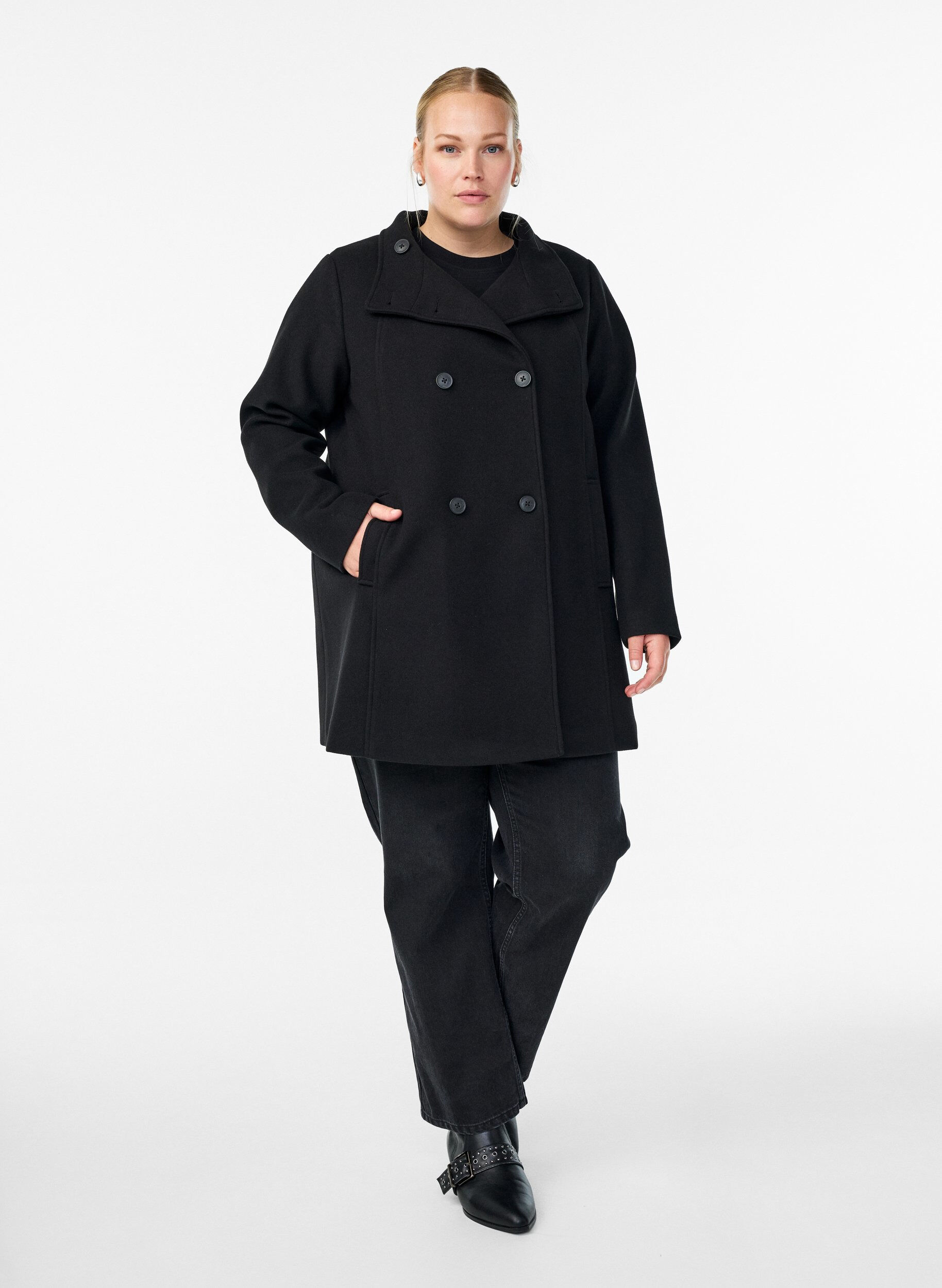 ZizziManteau court &agrave; la coupe &eacute;vas&eacute;e, Noir, Model image number 1
