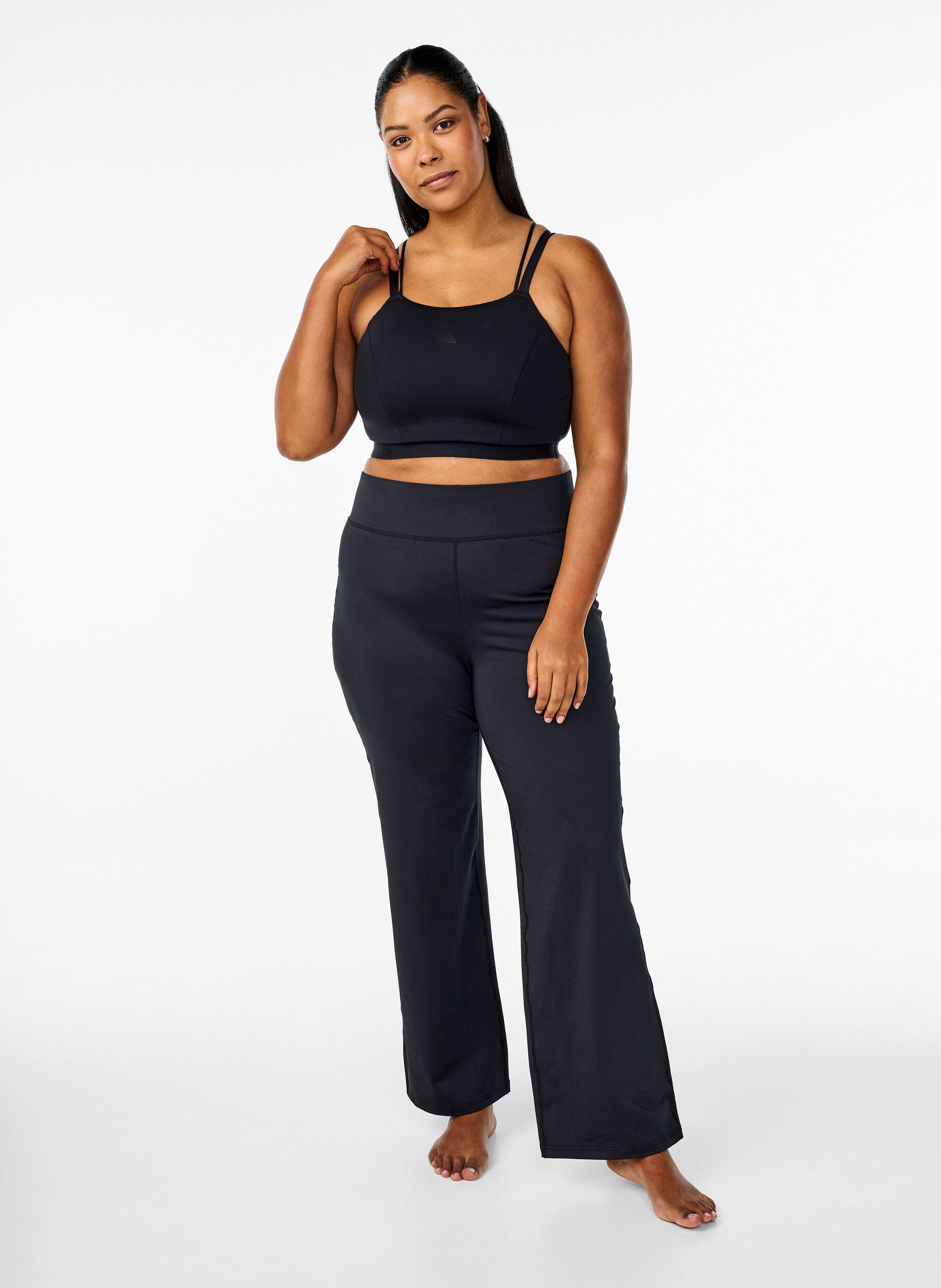 Zizzi Soutien-gorge de sport avec d&eacute;tail crois&eacute; dans le dos, Noir, Model image number 1