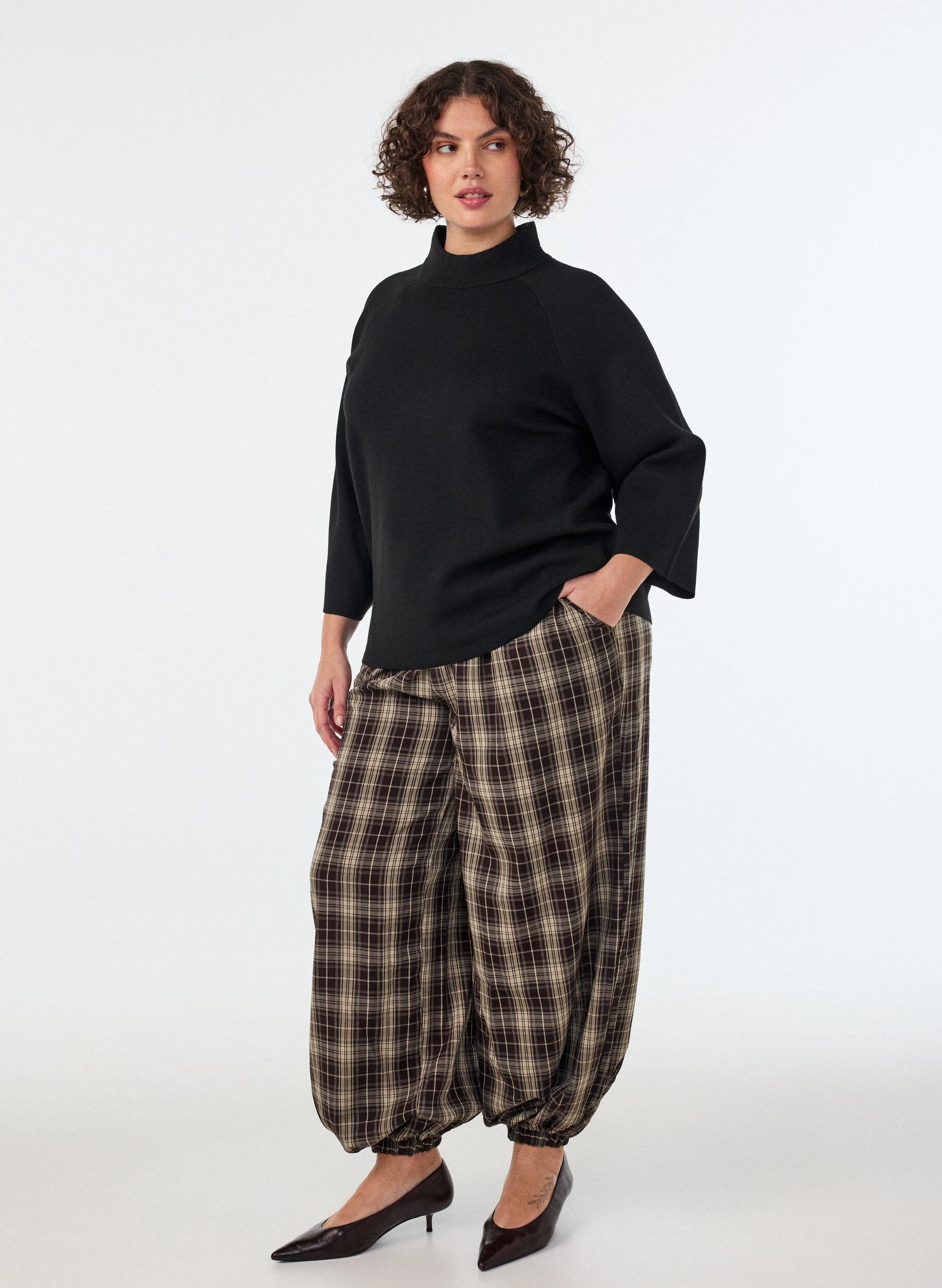 ZizziStrickbluse aus einer Viskosemischung mit Rollkragen, Schwarz, Model image number 1