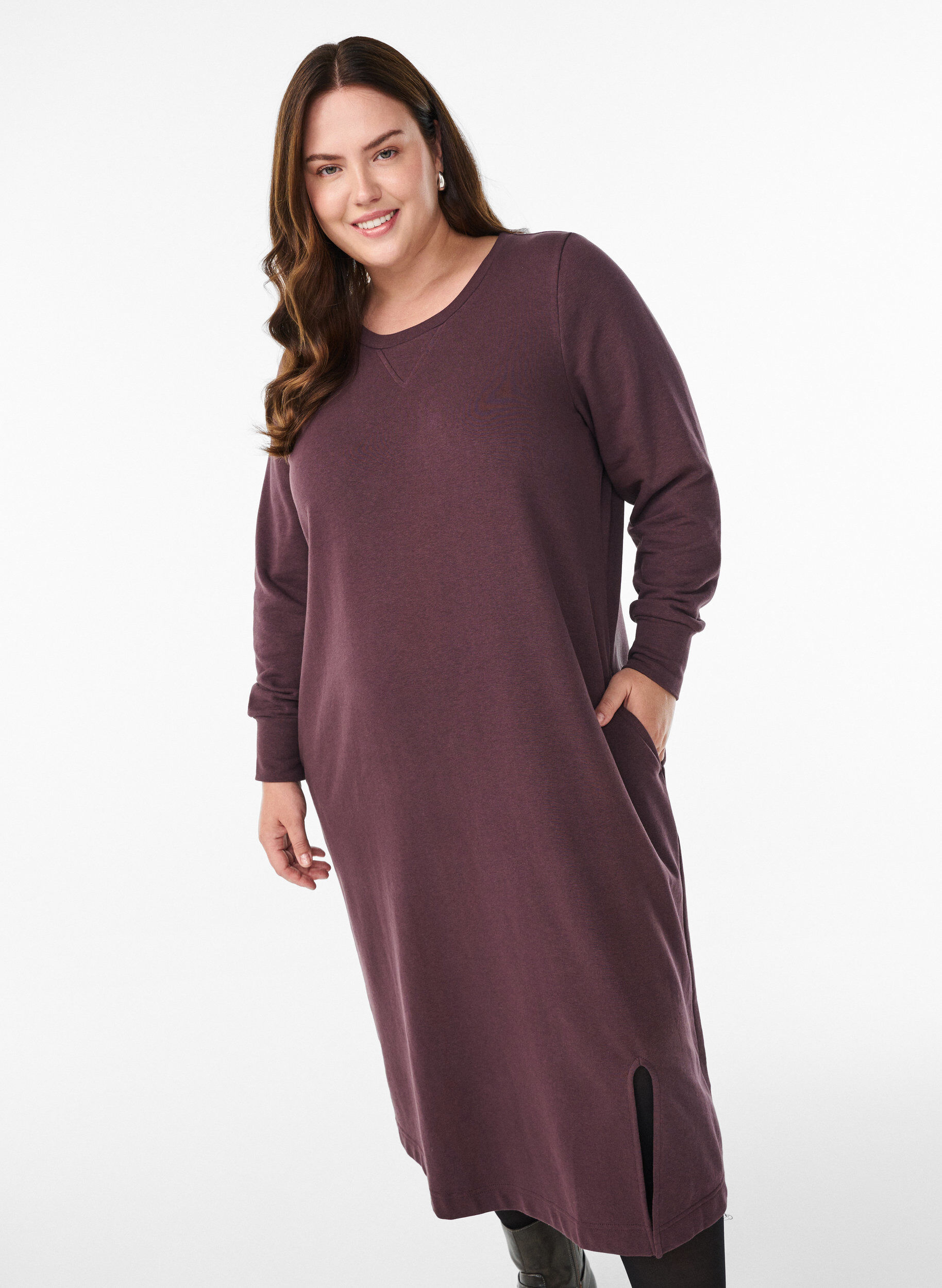Zizzi Robe sweat en coton avec des poches, Bordeaux fonc&eacute;, Model image number 2