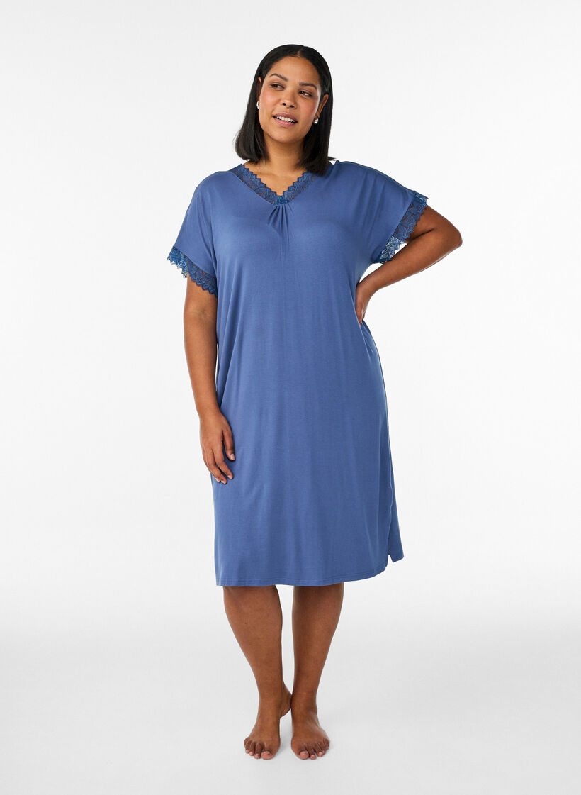 Chemise de nuit en viscose manches courtes dentelle, Bleu, Model image number 1