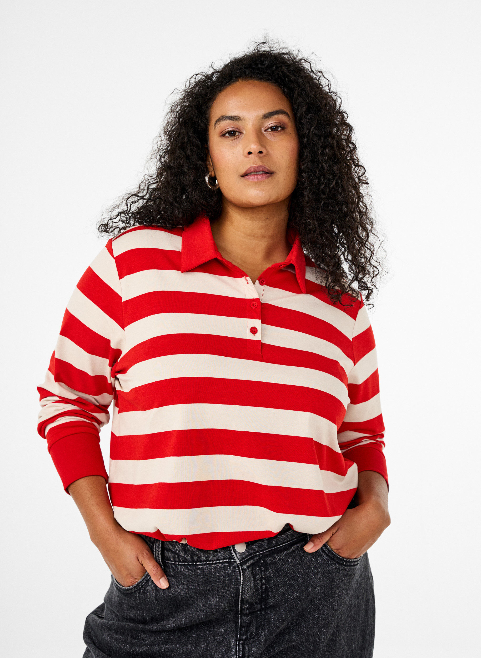Zizzi Langarm-Poloshirt mit Streifen, Rot, Model image number 0