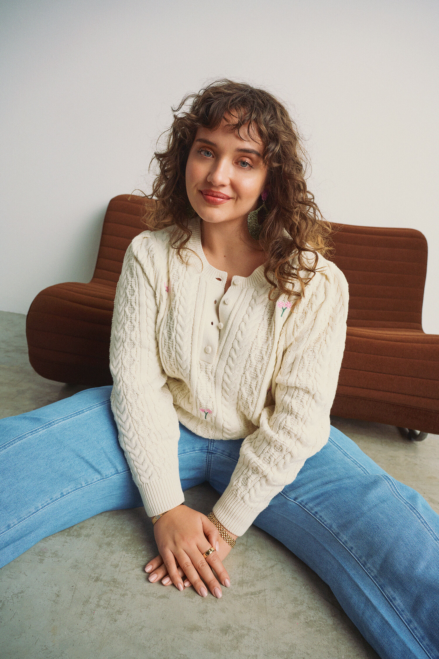 Zizzi Strickbluse mit gestickten Blumen, , Model