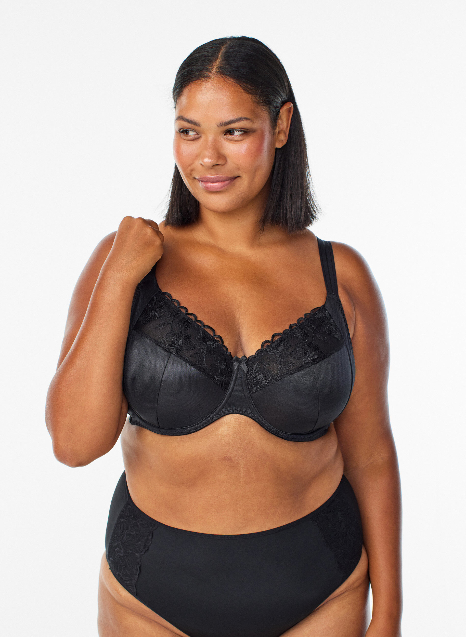 Zizzi Soutien-gorge embo&icirc;tant grand maintien avec d&eacute;tails en dentelle, Noir, Model image number 3