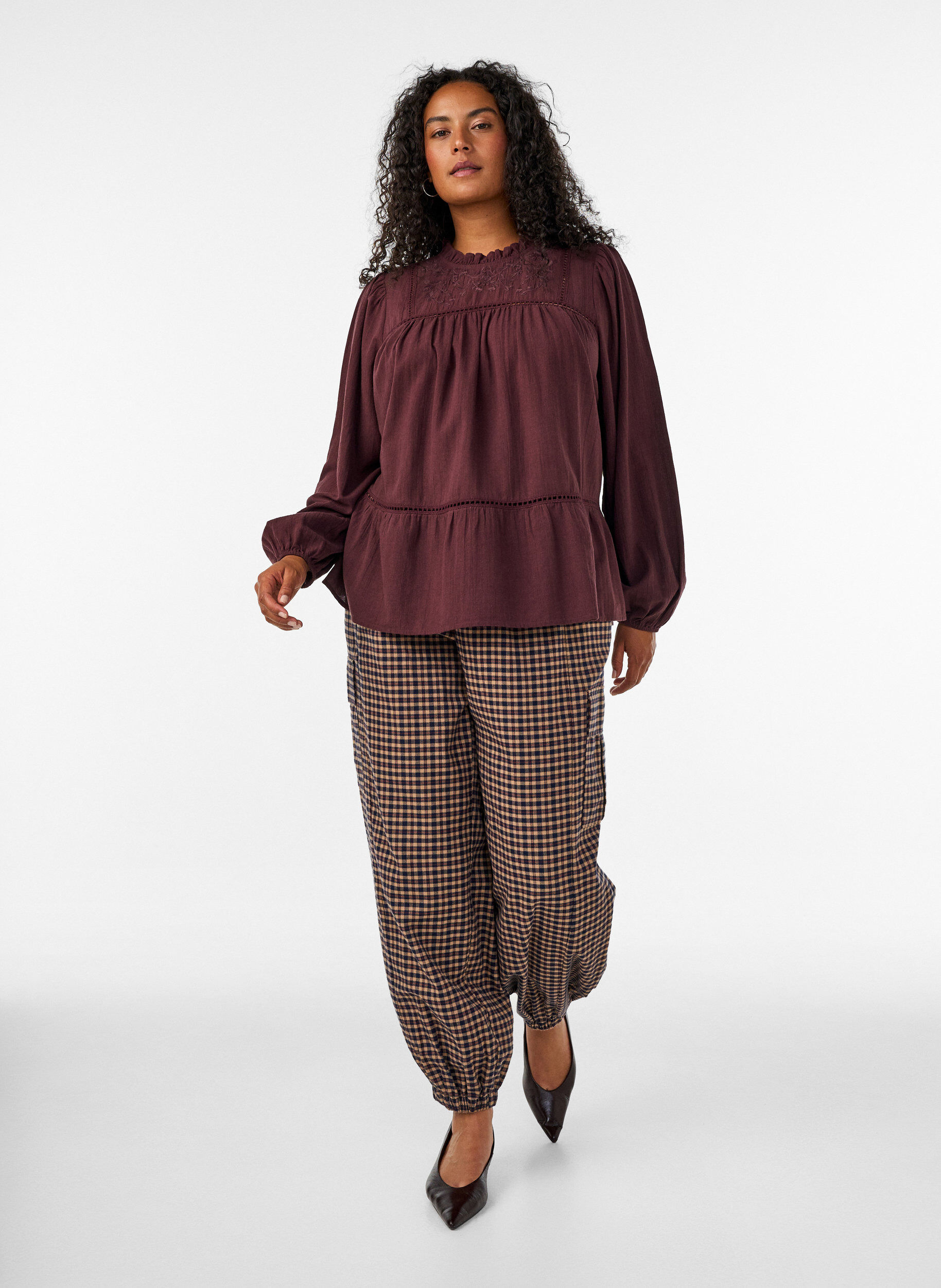 ZizziBluse mit Stickerei und Lochstickerei, Dunkles Bordeaux, Model image number 1