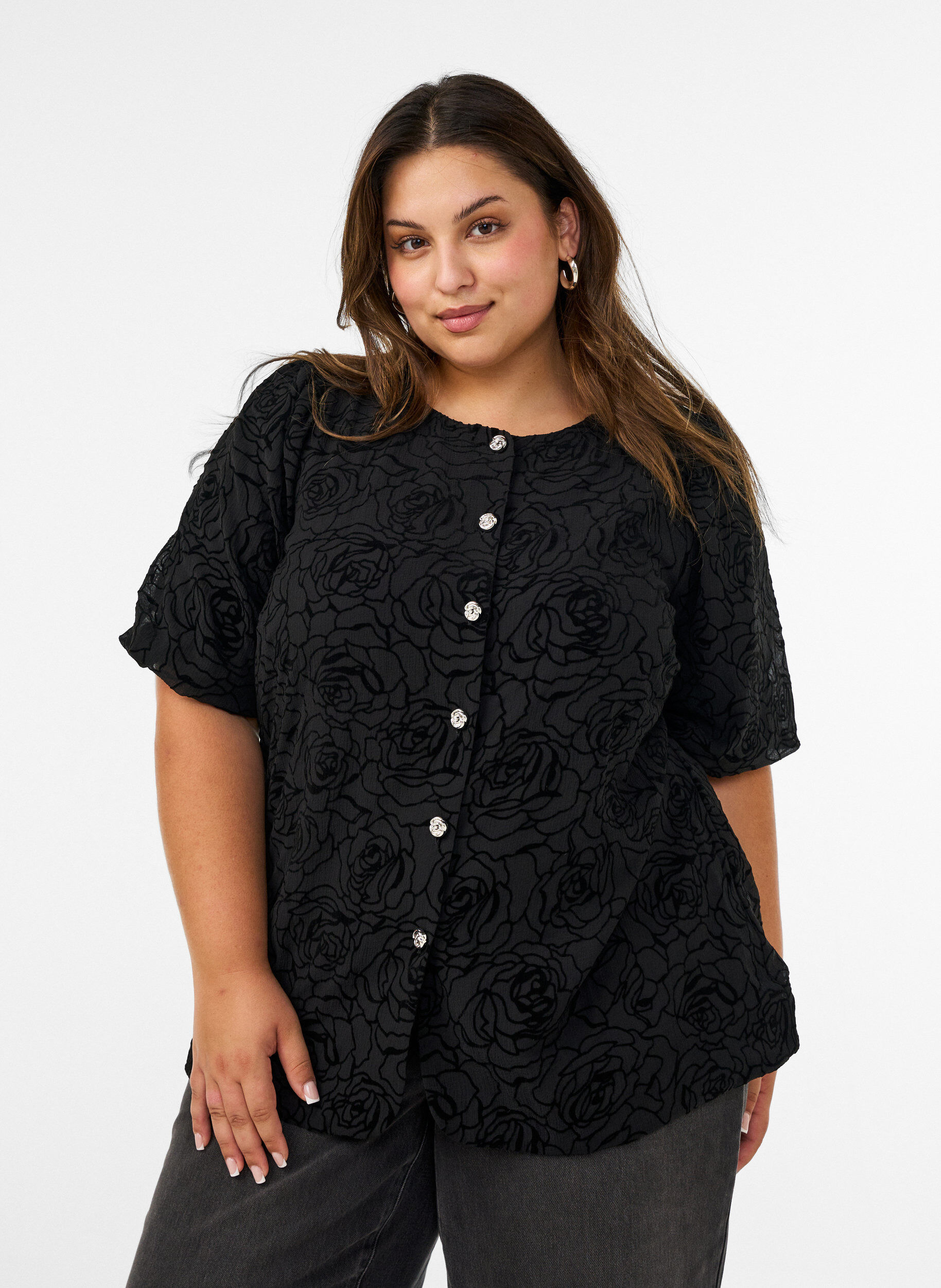 Gebl&uuml;mte Bluse mit Ballon&auml;rmeln, Schwarz, Model