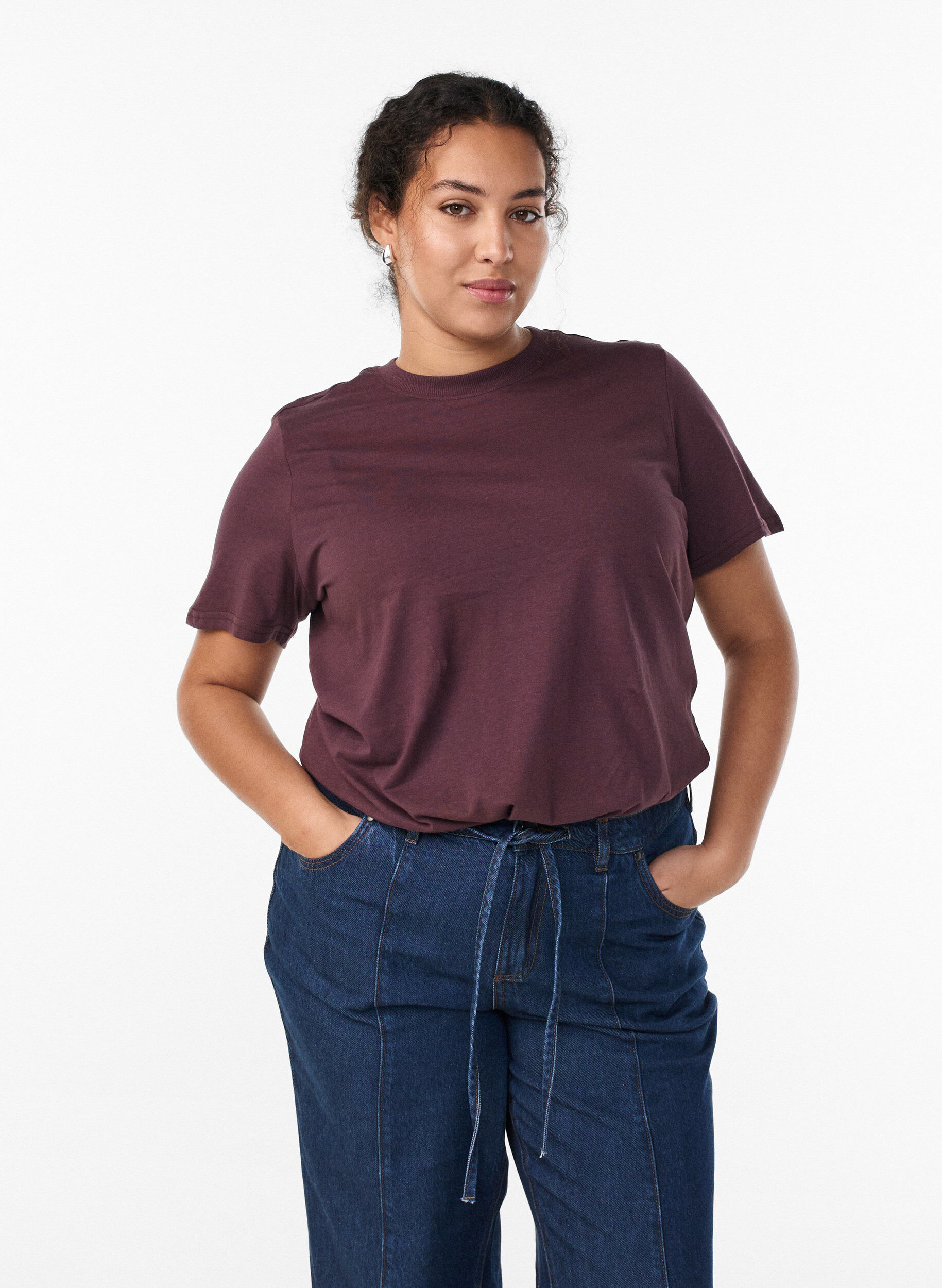 T-shirt basique en coton &agrave; col rond, Bordeaux fonc&eacute;, Model