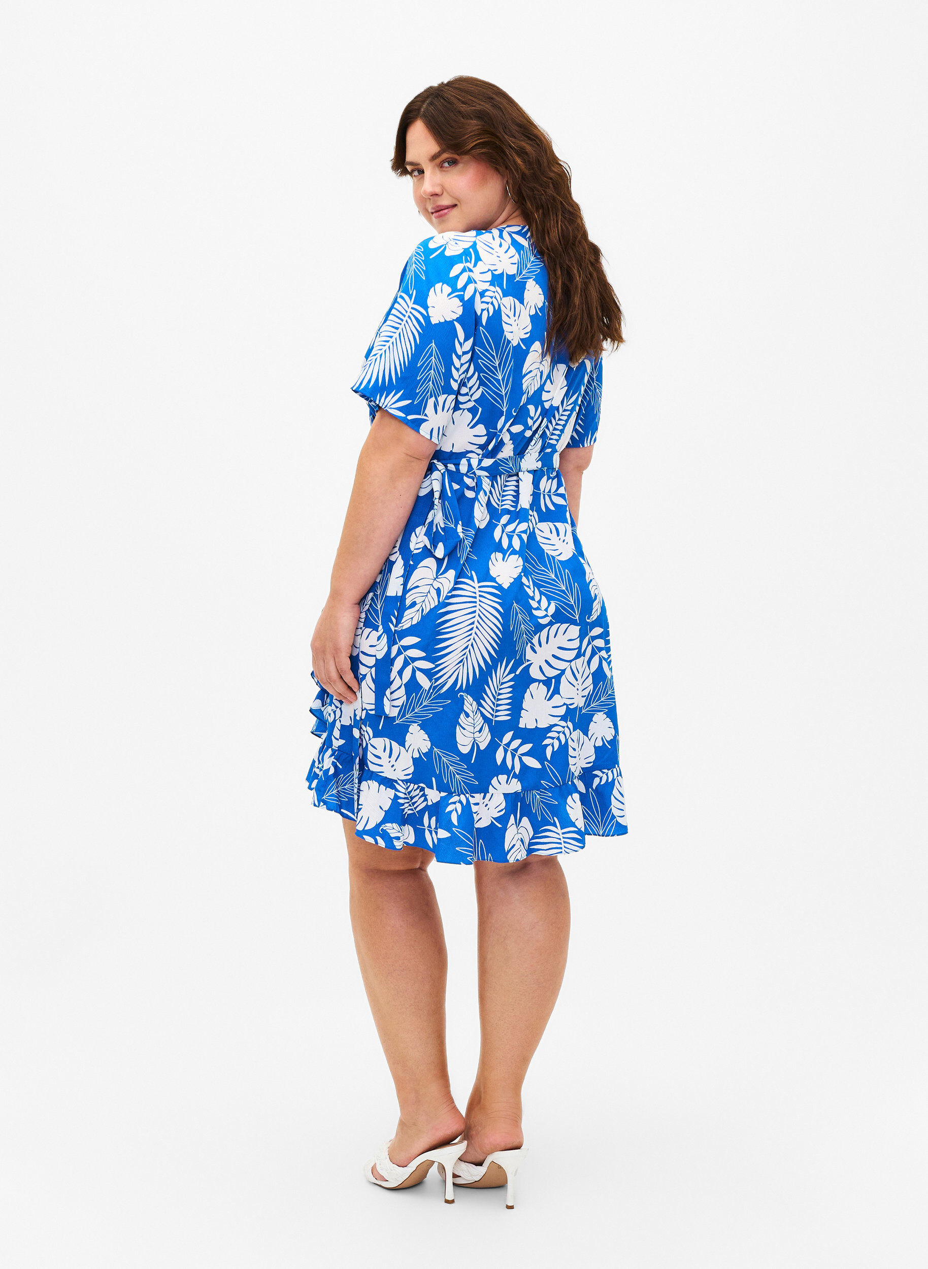 Zizzi FLASH &ndash; Wickelkleid mit kurzen &Auml;rmeln, Skydiver White AOP, Model image number 1