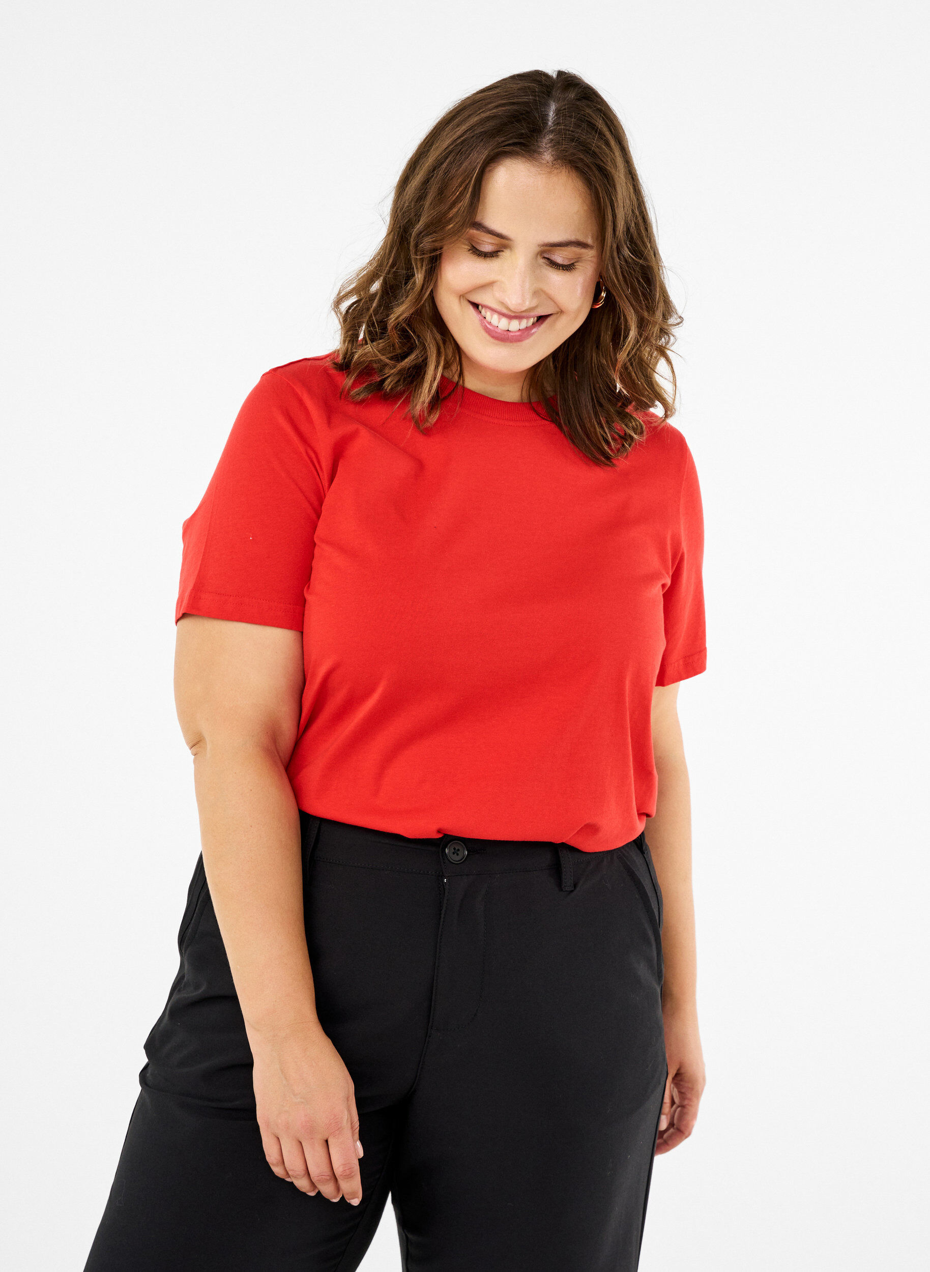 Zizzi Basic-T-Shirt aus Baumwolle mit Rundhalsausschnitt, Rot, Model image number 0