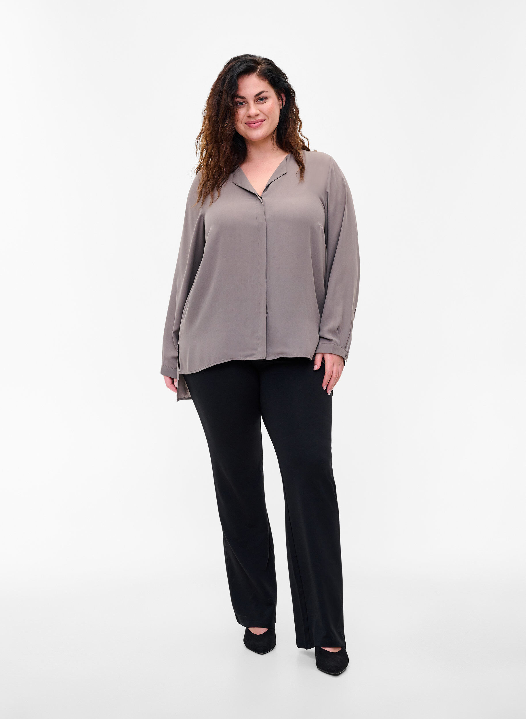 Zizzi Unifarbenes Hemd mit V-Ausschnitt, Falcon, Model image number 2