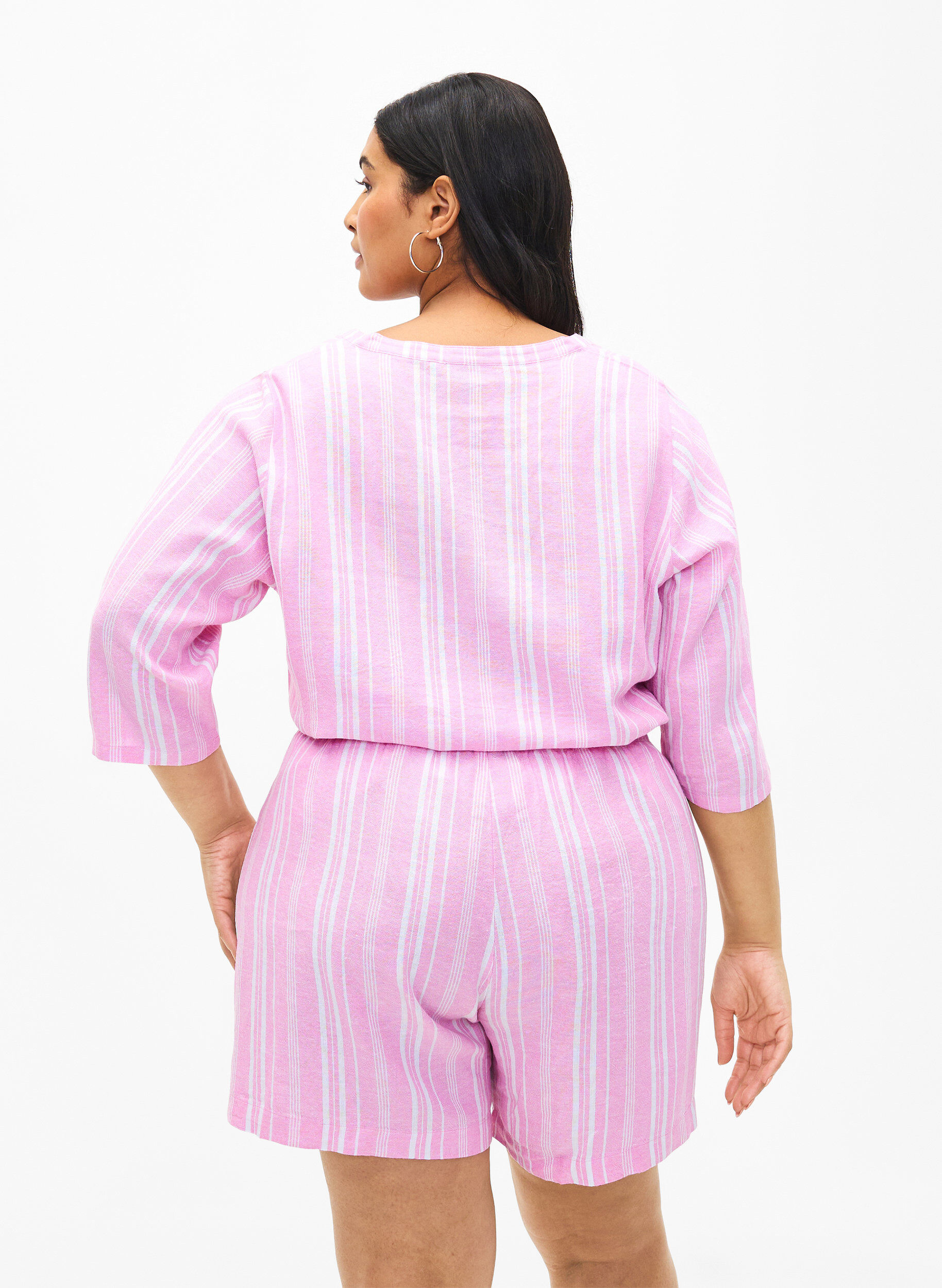 Zizzi Gestreifte kurze Hose aus einer Leinen-Viskose-Mischung, Pink, Model image number 2