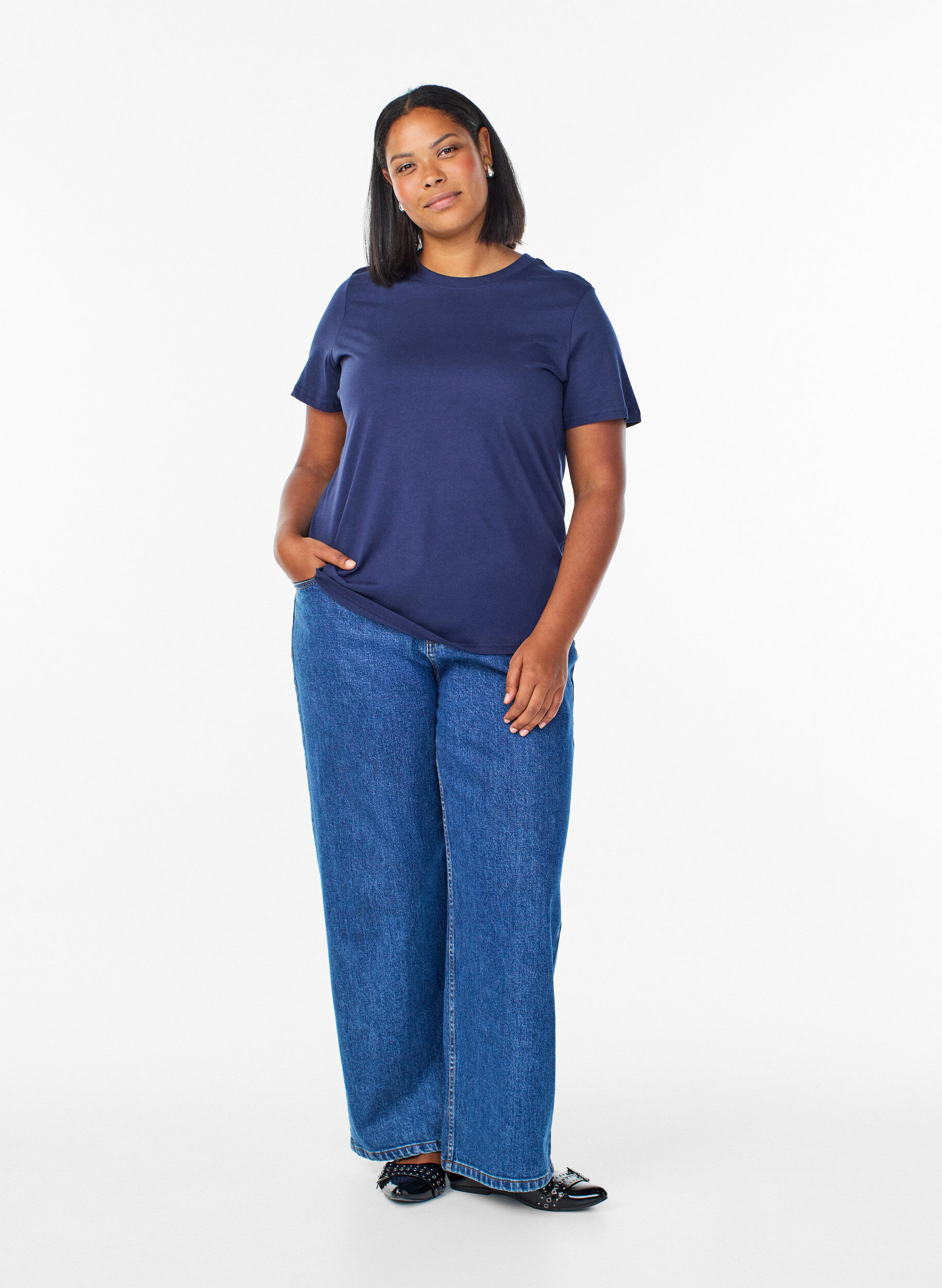 Zizzi Basic-T-Shirt aus Baumwolle mit Rundhalsausschnitt, Blau, Model image number 1