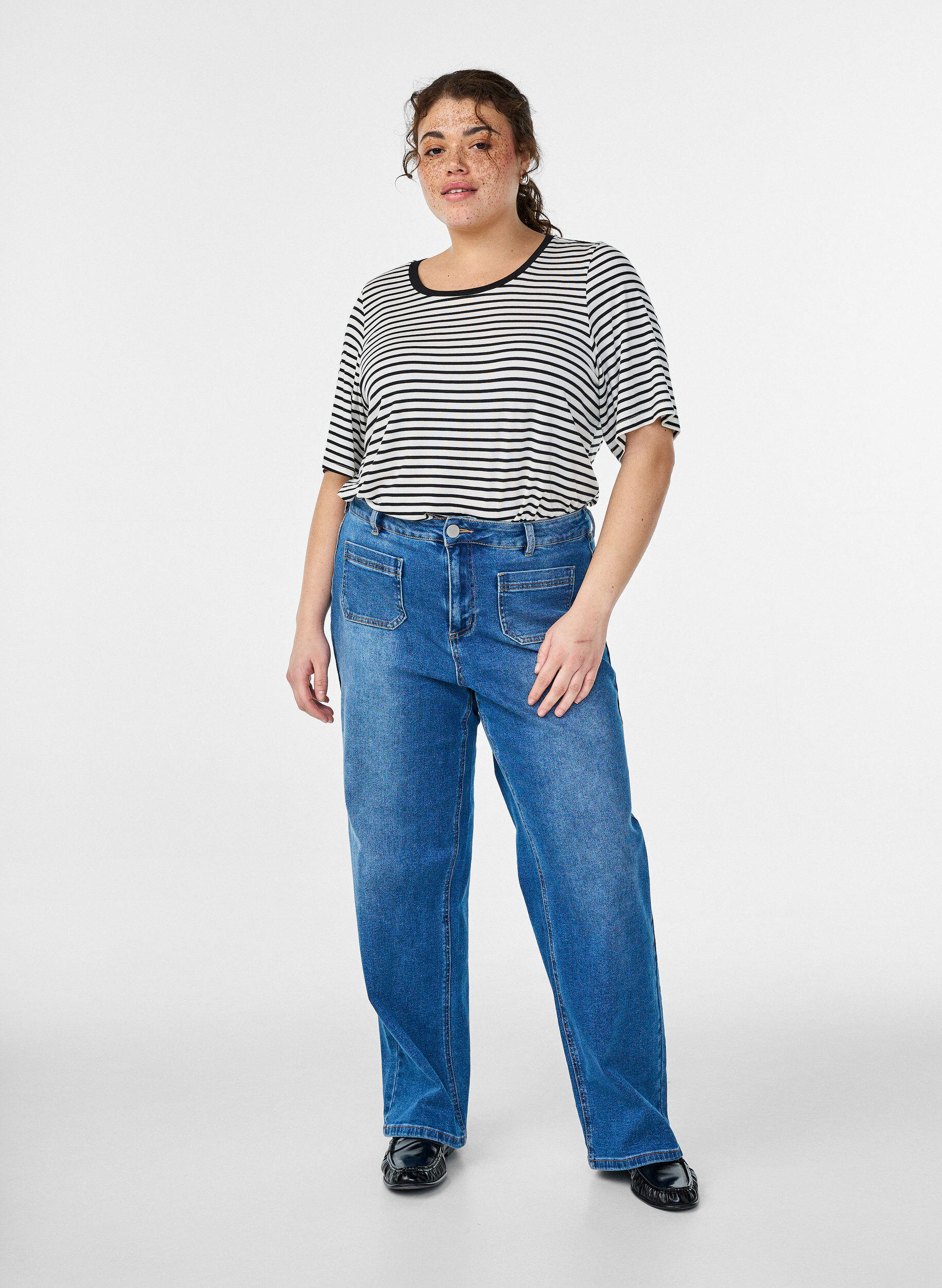 Zizzi Gestreiftes T-Shirt aus TENCEL&trade; Lyocell, Wei&szlig;, Model image number 1