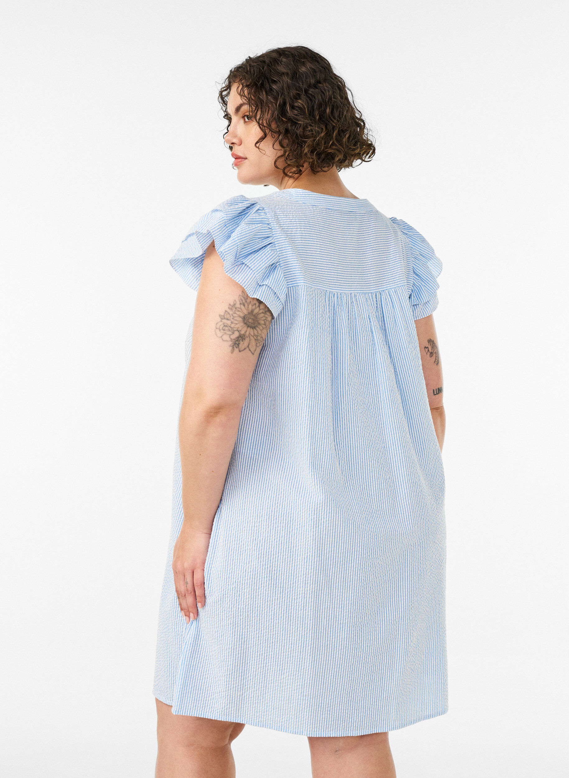 ZizziRobe ray&eacute;e en coton avec volants et coupe &eacute;vas&eacute;e, Bleu Clair, Model image number 2